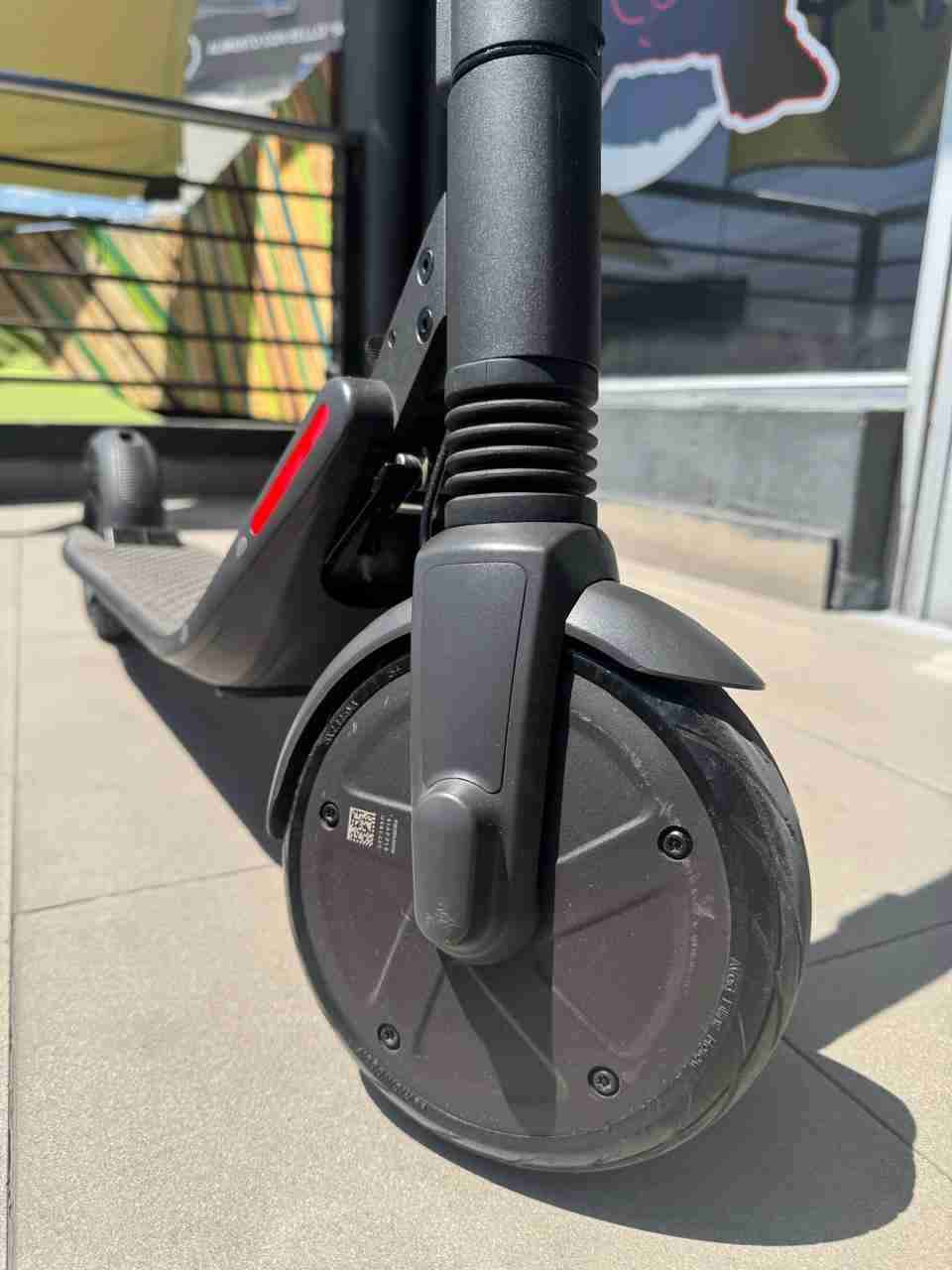 Scooter eléctrico negro - miniatura 2