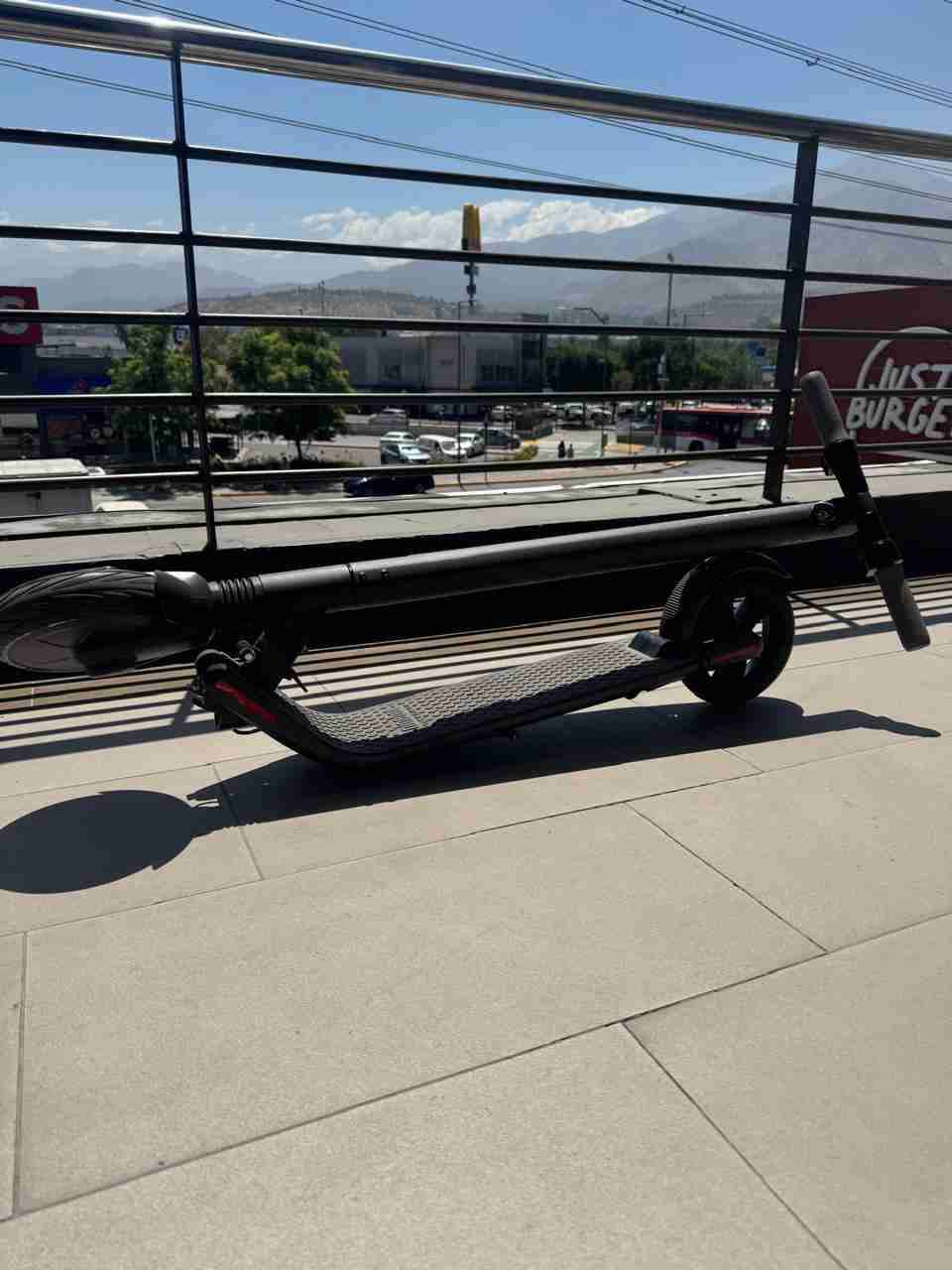 Scooter eléctrico negro - miniatura 4