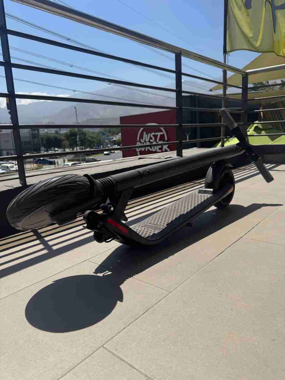 Scooter eléctrico negro - miniatura 5