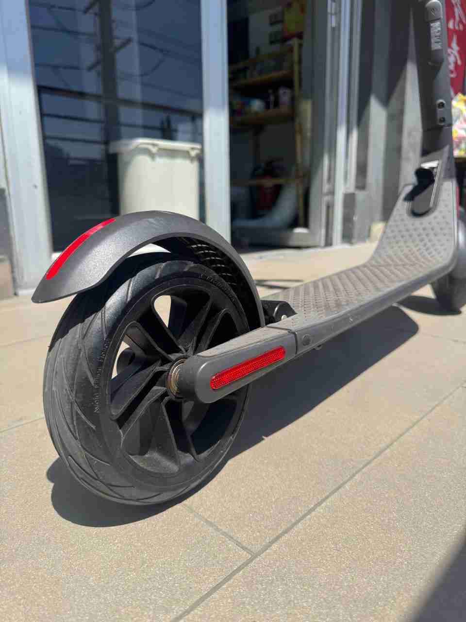 Scooter eléctrico negro - miniatura 6