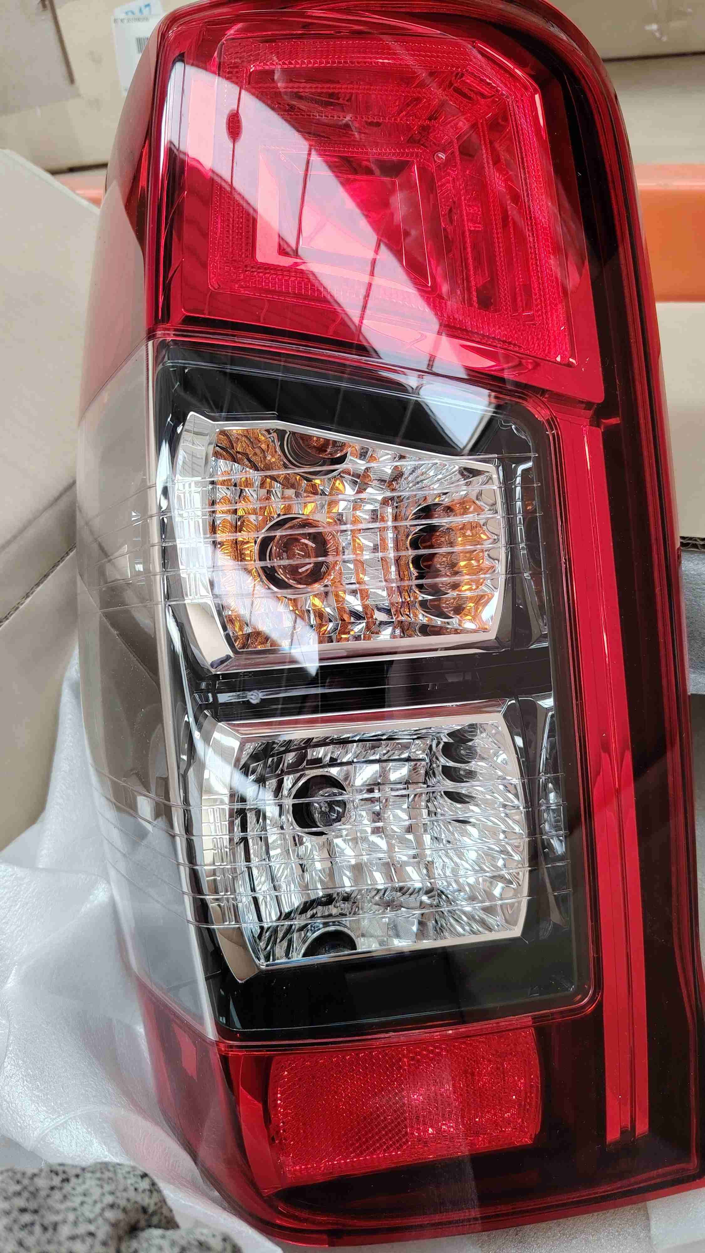 Luz trasera izquierda para mitsubishi l200 - 1