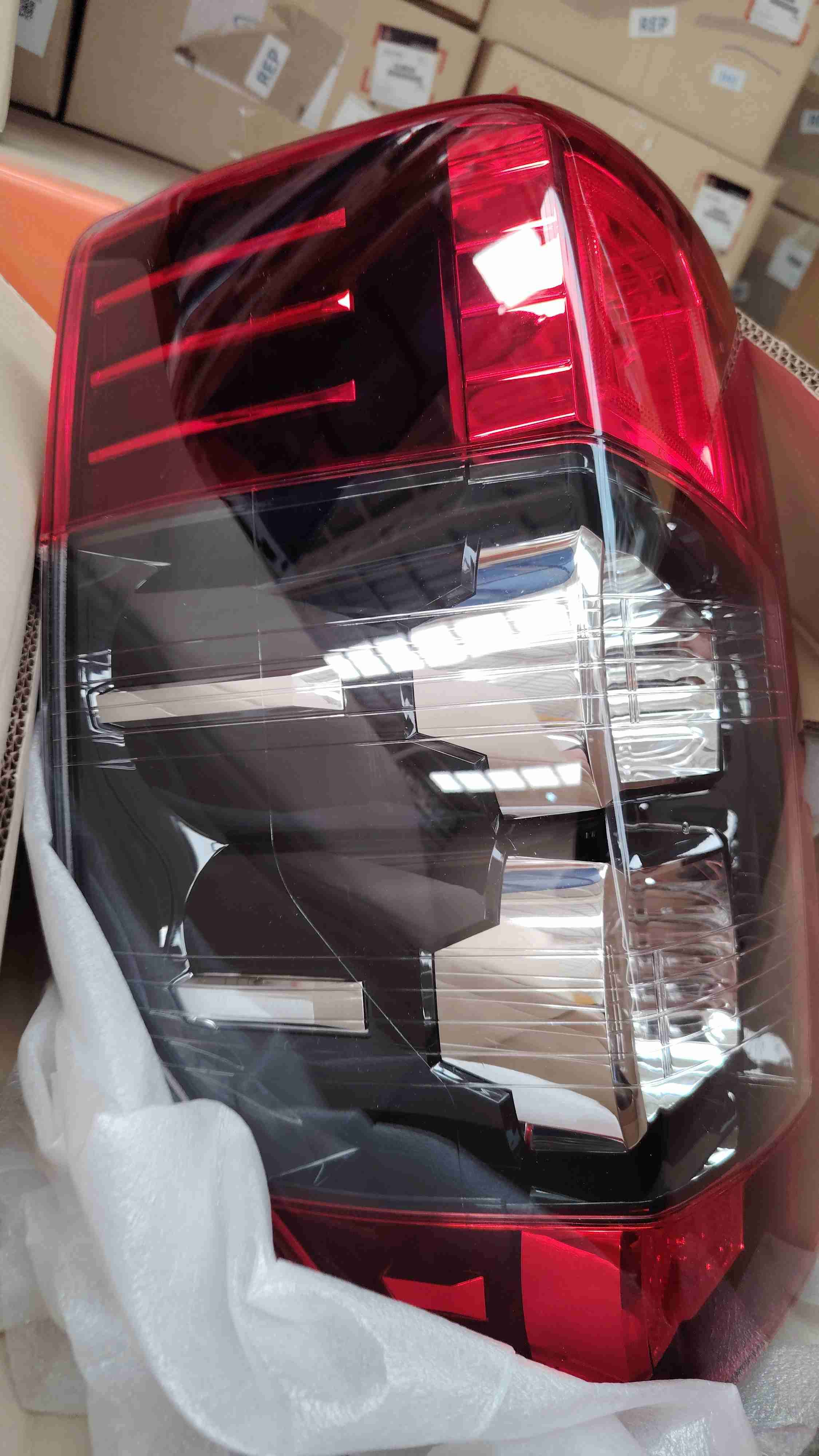 Luz trasera izquierda para mitsubishi l200 - 2