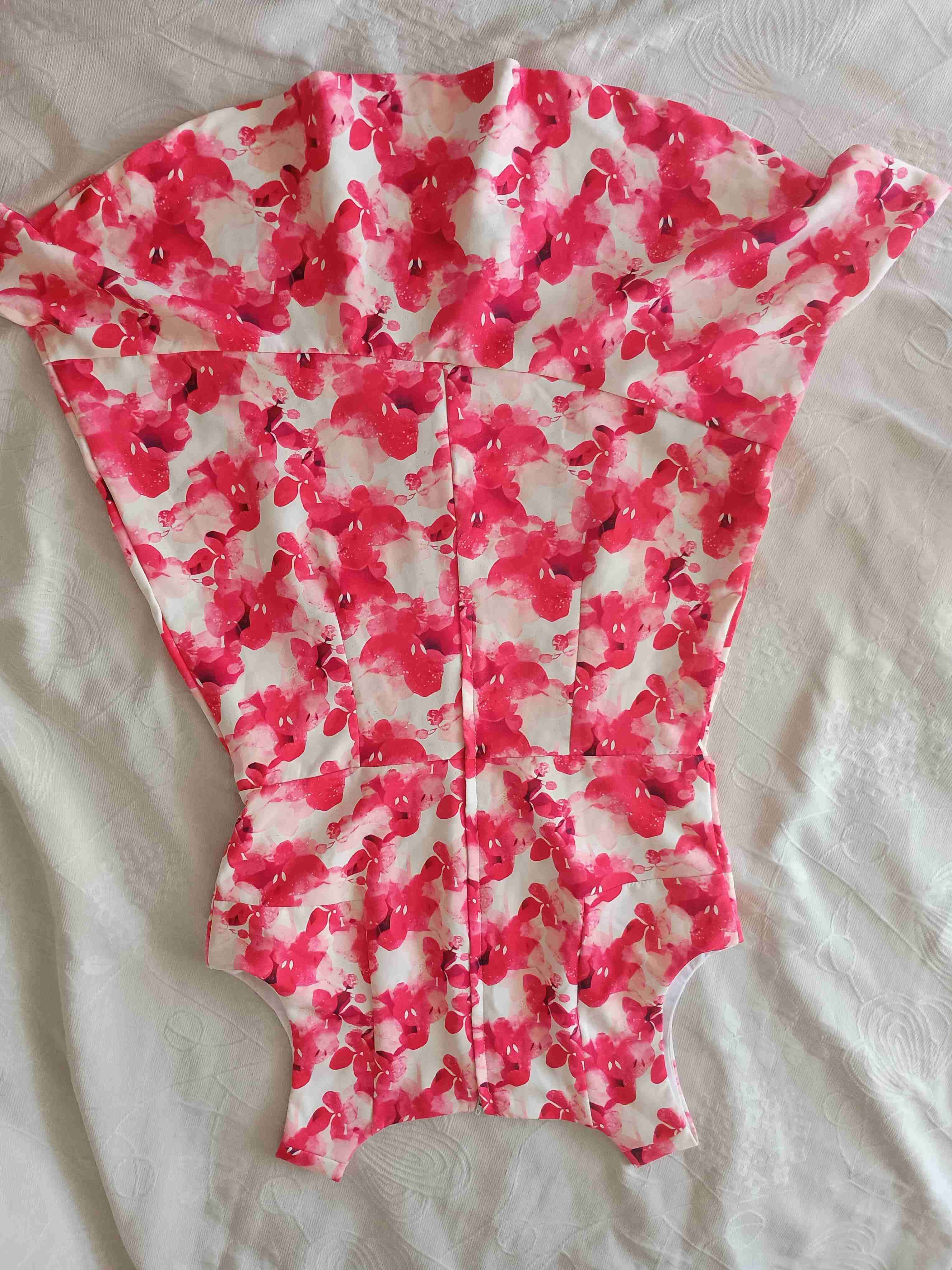 Vestido floreado rojo y blanco - miniatura 2