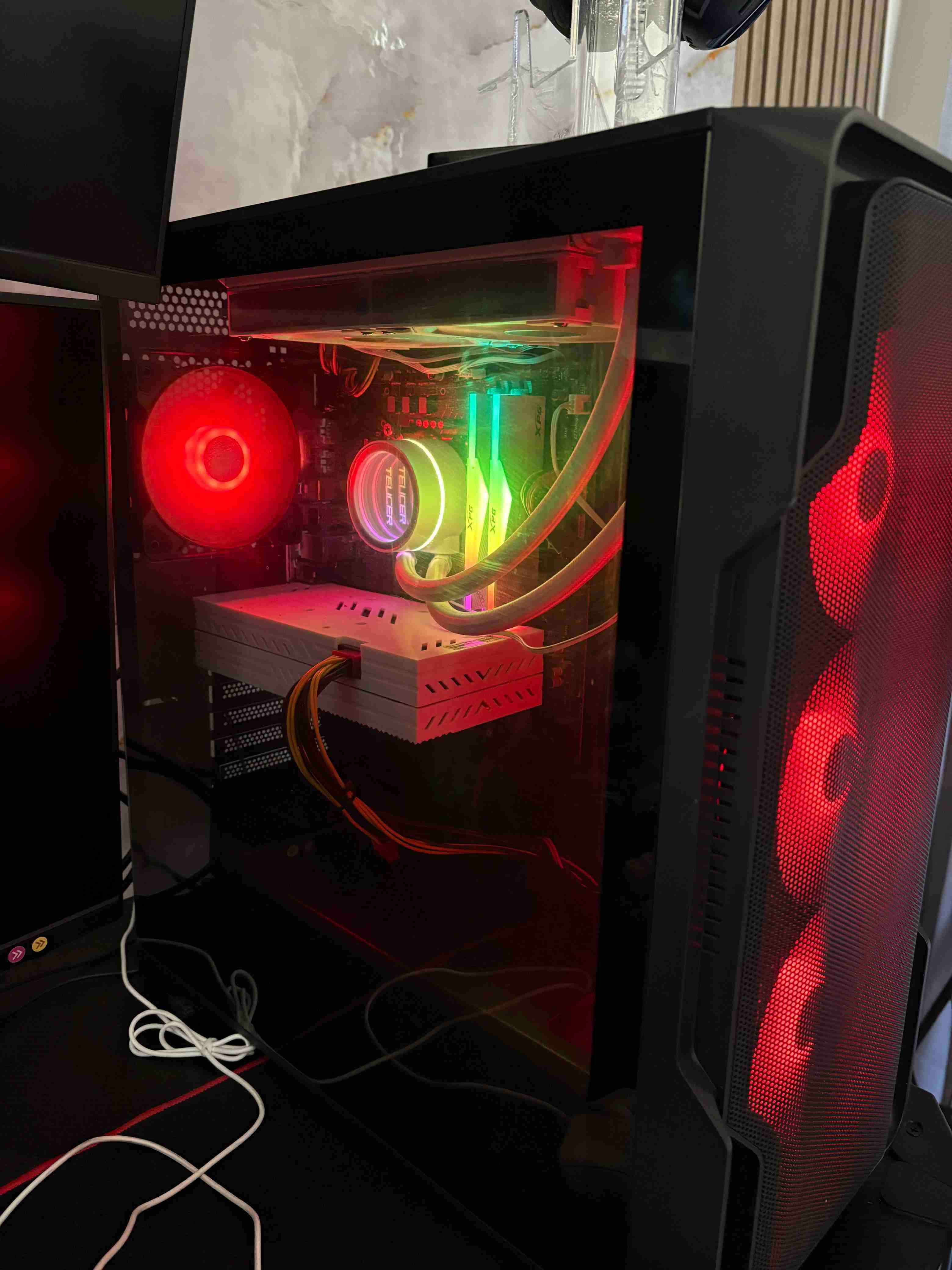 PC Gamer con iluminación LED verde - 6