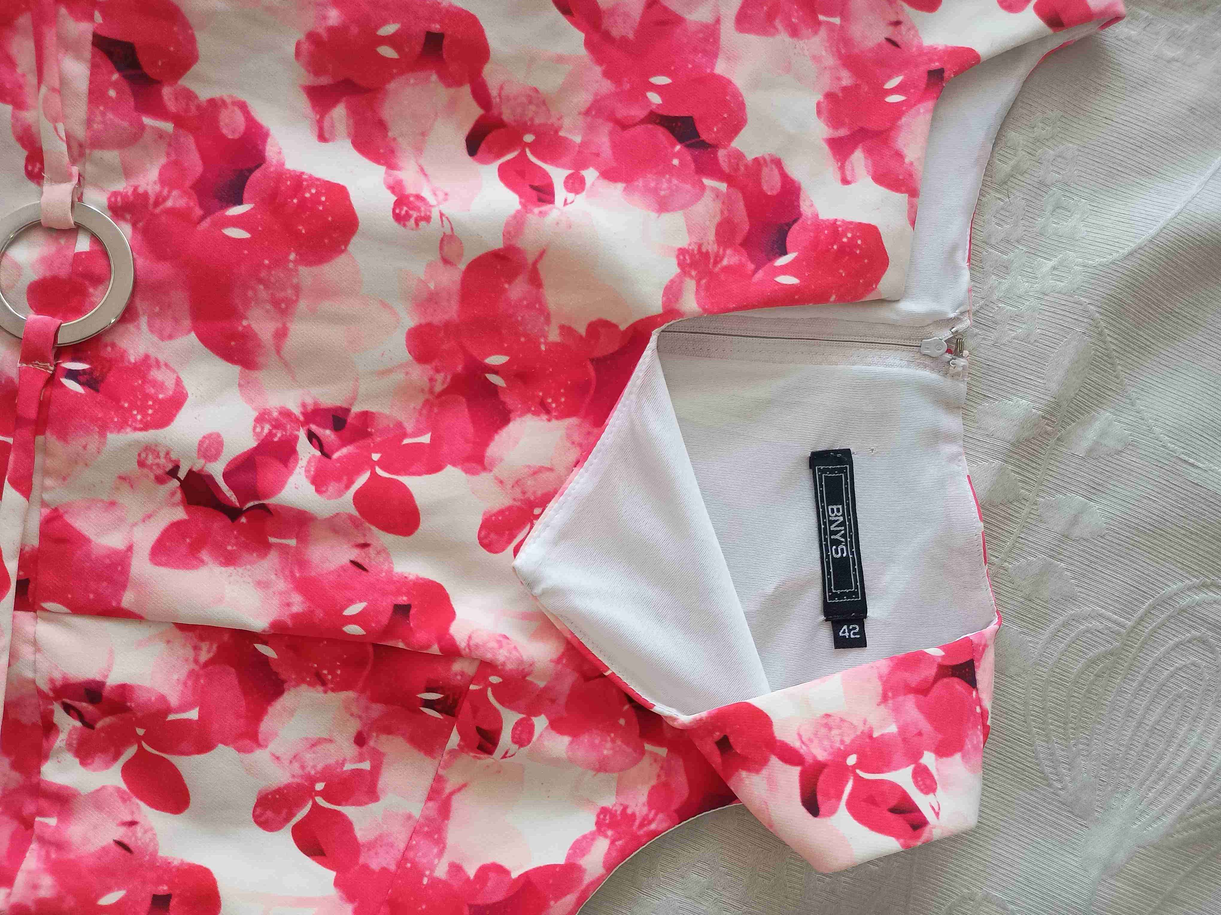 Vestido floreado rojo y blanco - miniatura 6