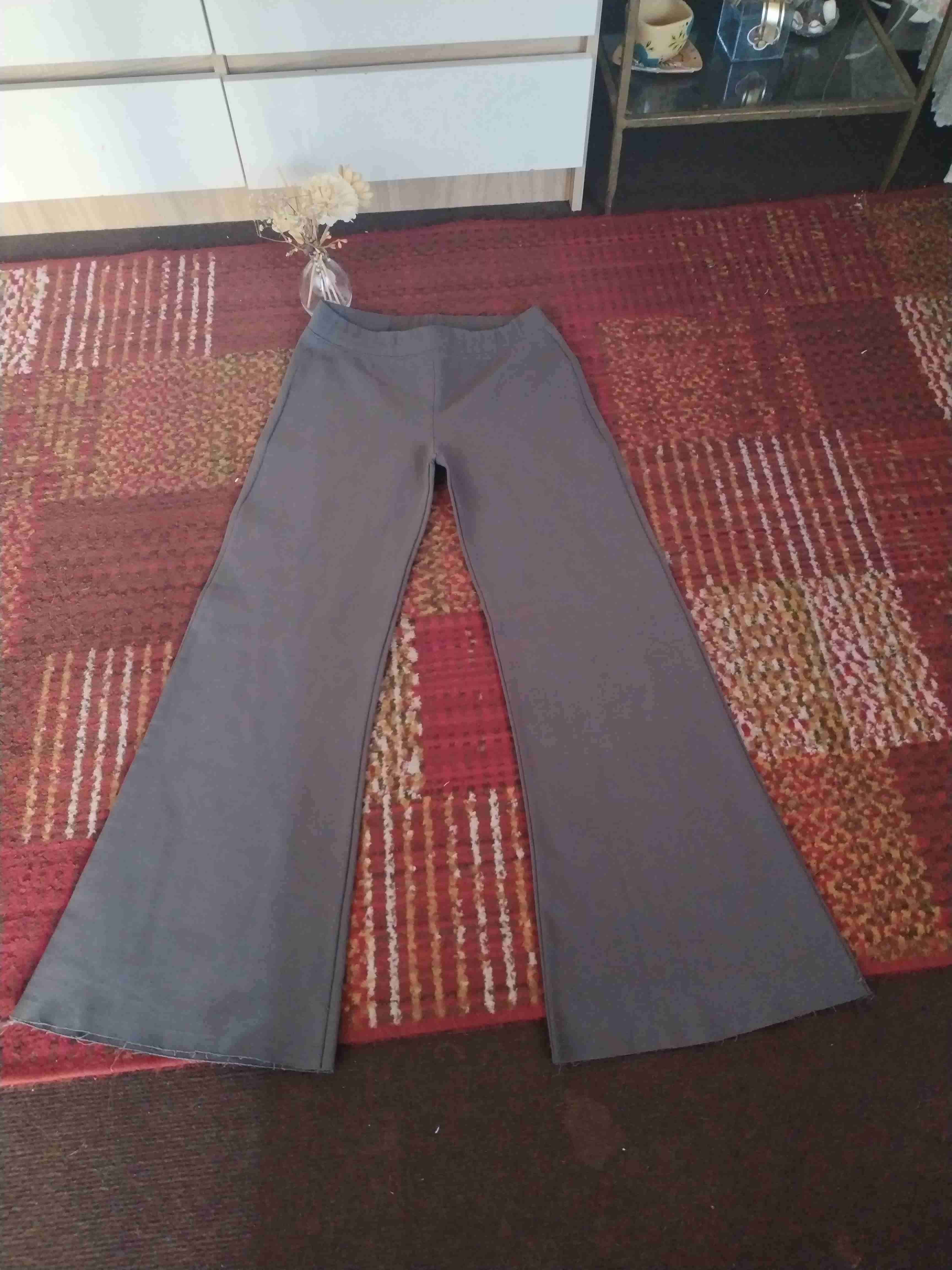 Jeans acampanados desgastados - miniatura 3