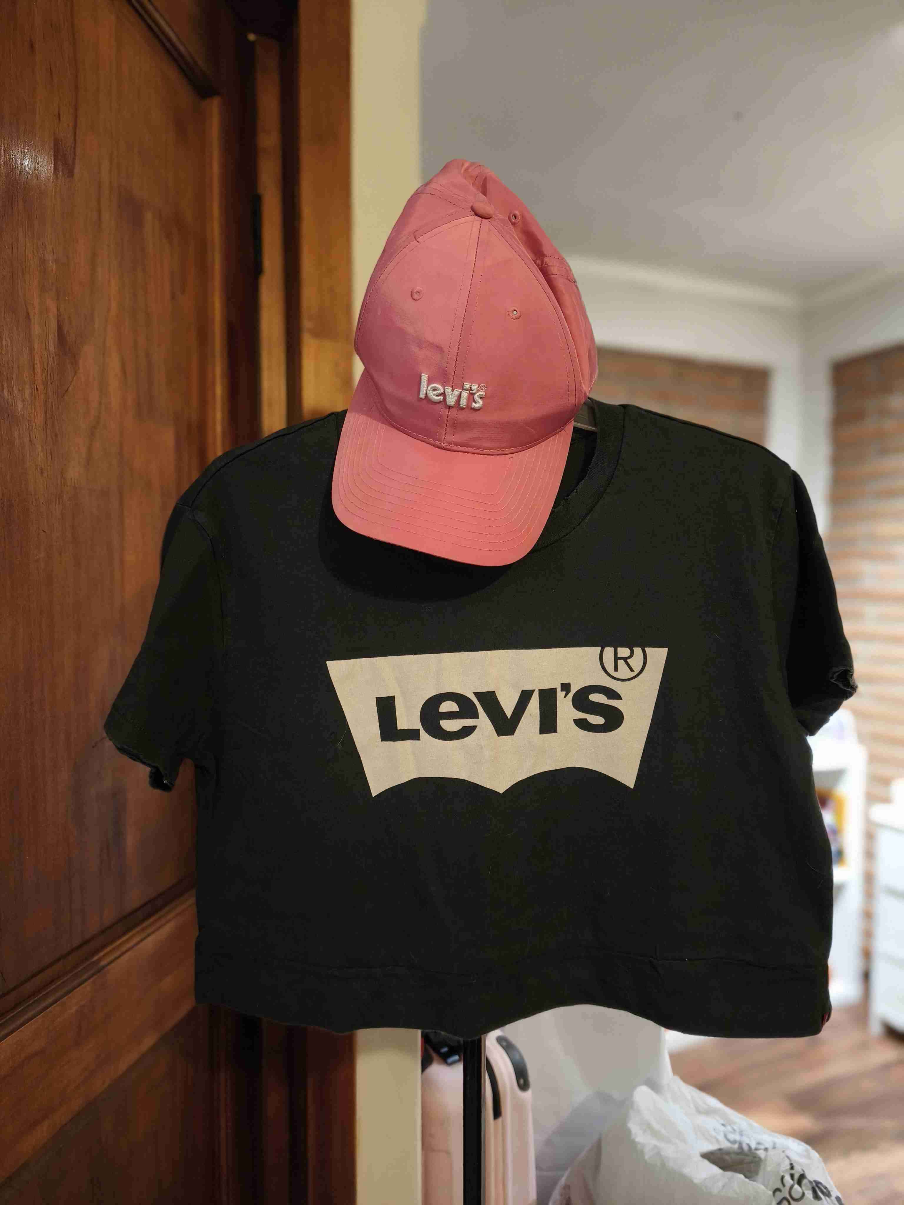 Polera y gorra Levi's - miniatura 2