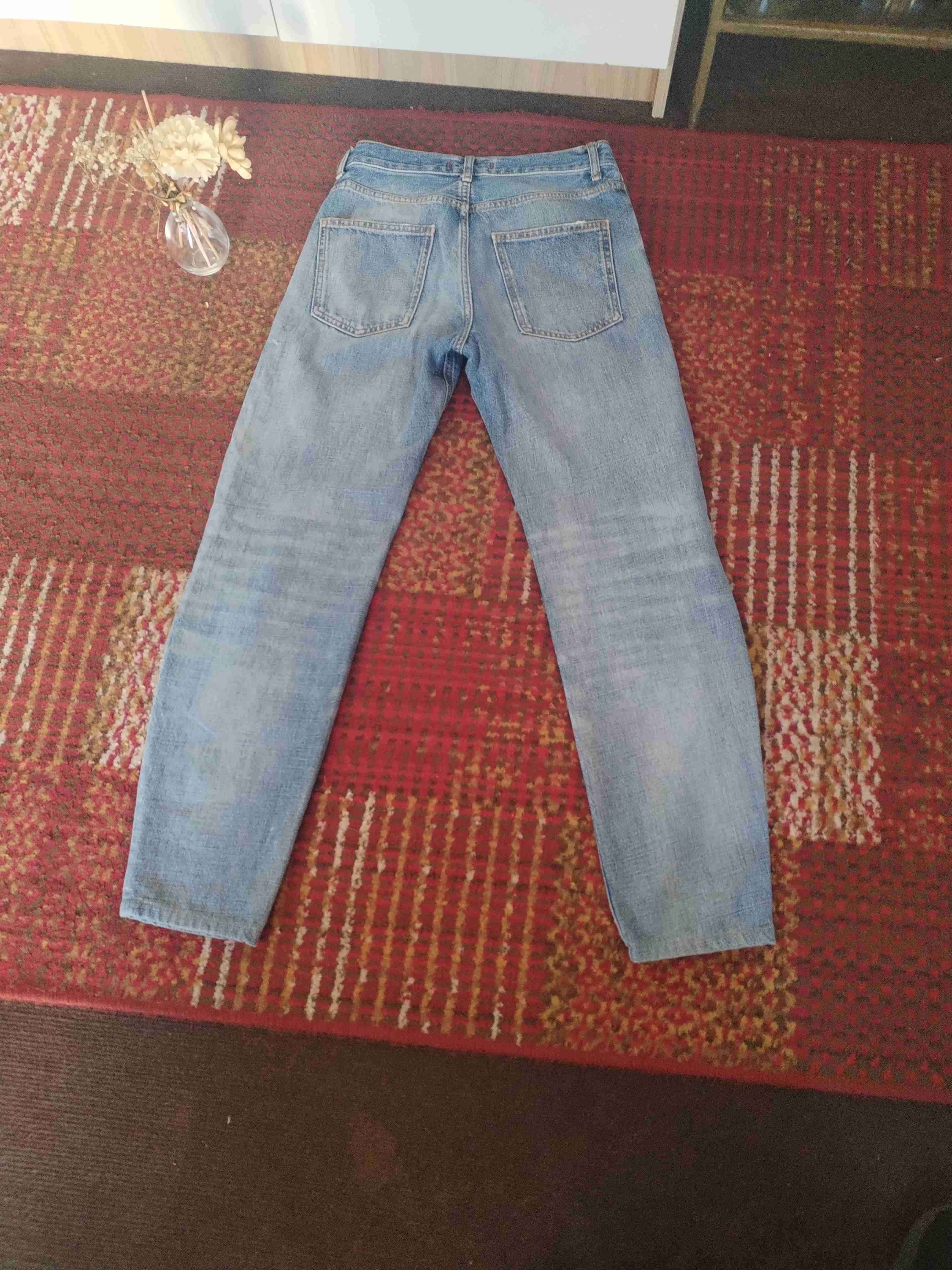 Jeans acampanados desgastados - miniatura 4