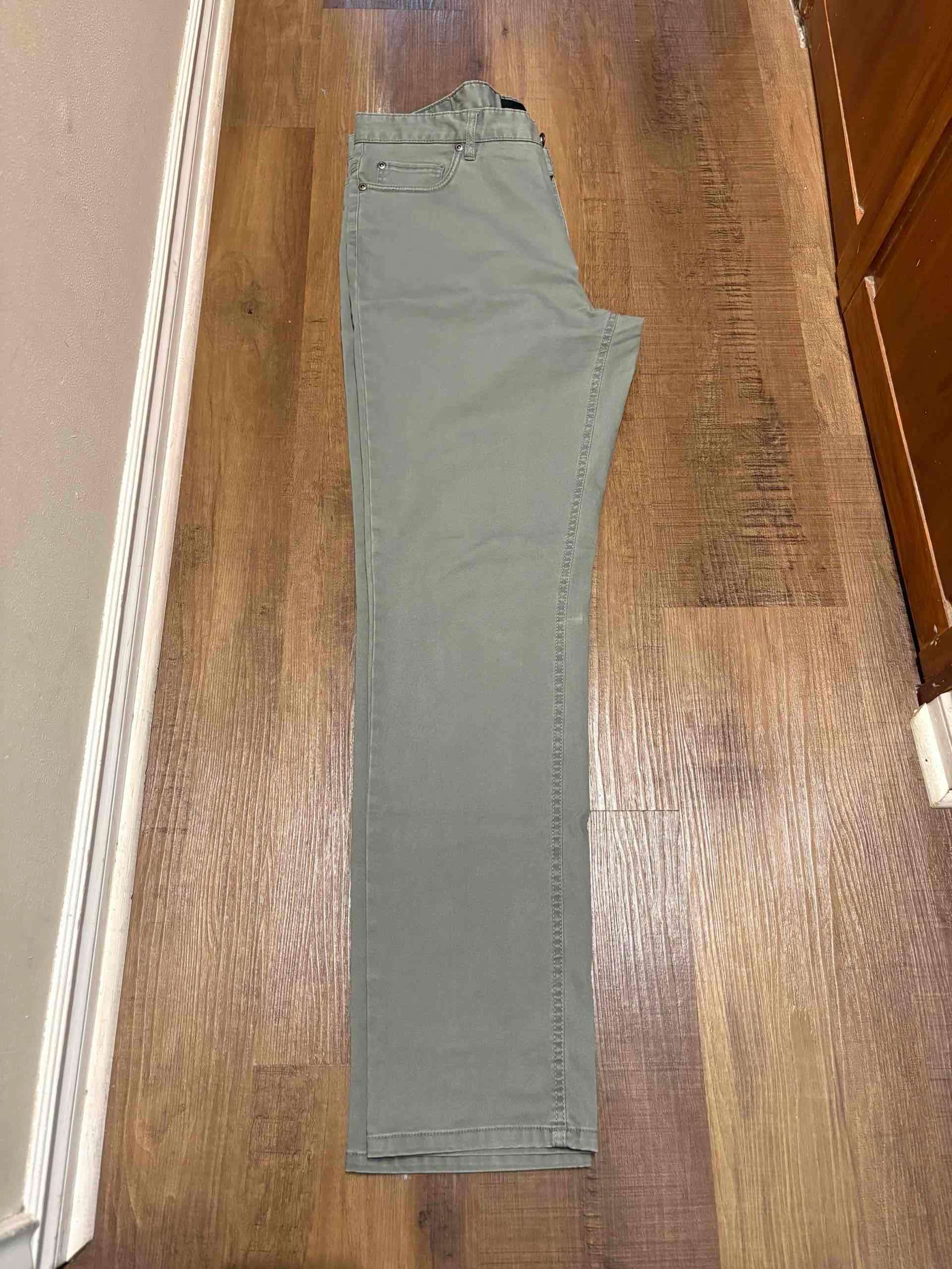 Pantalón caqui para hombre