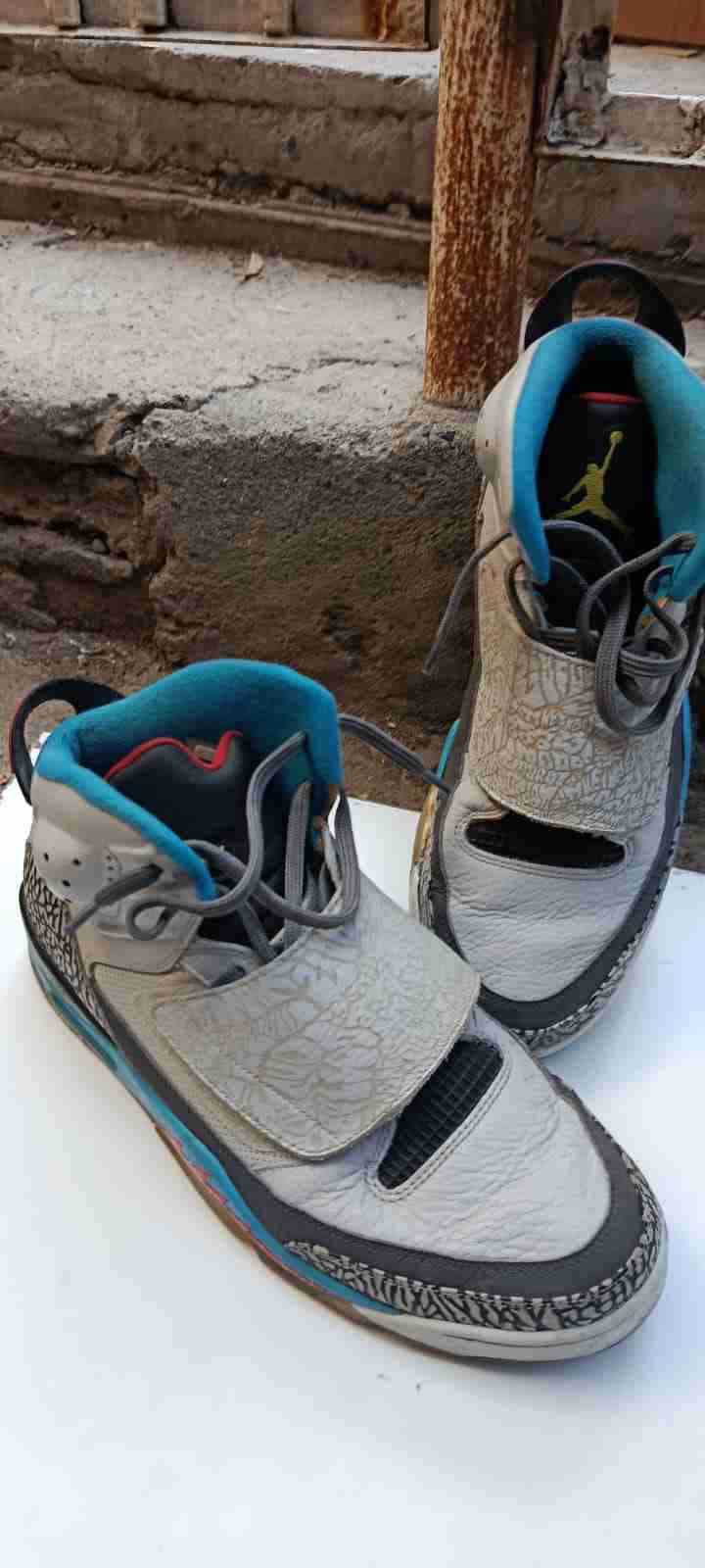 Zapatillas deportivas grises usadas - miniatura 1