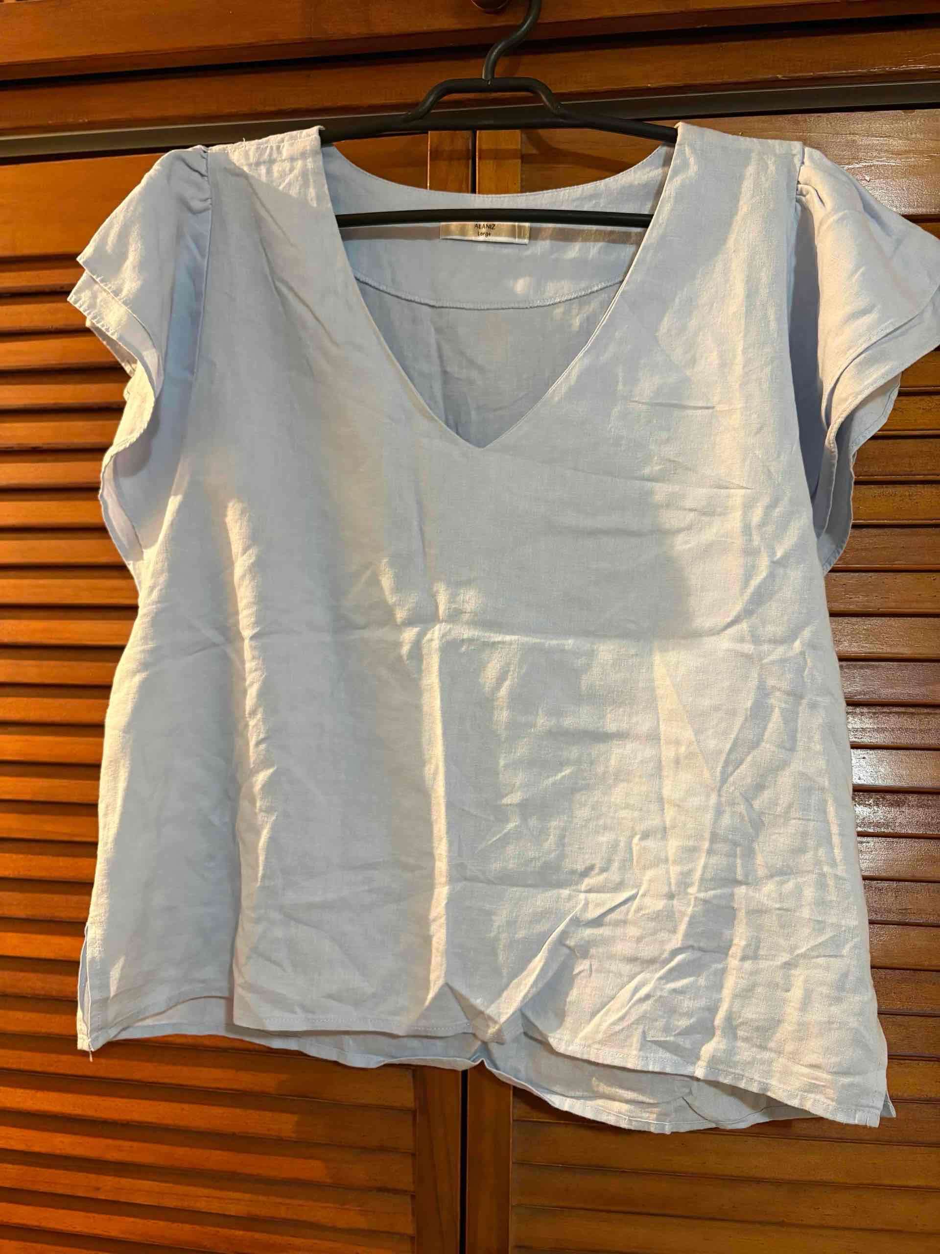 Blusa azul clara de algodón
