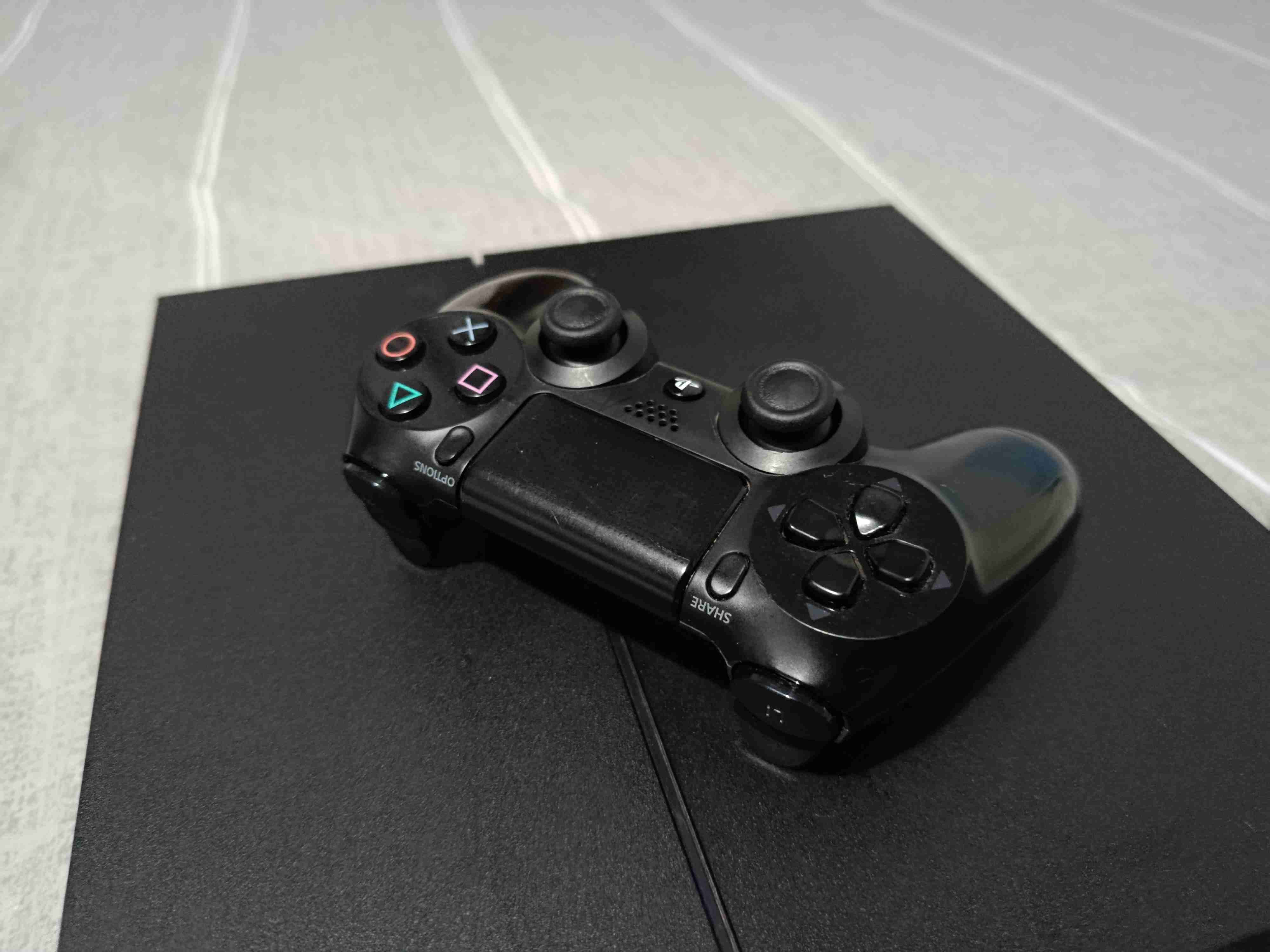 Consola PS4 con control - miniatura 3