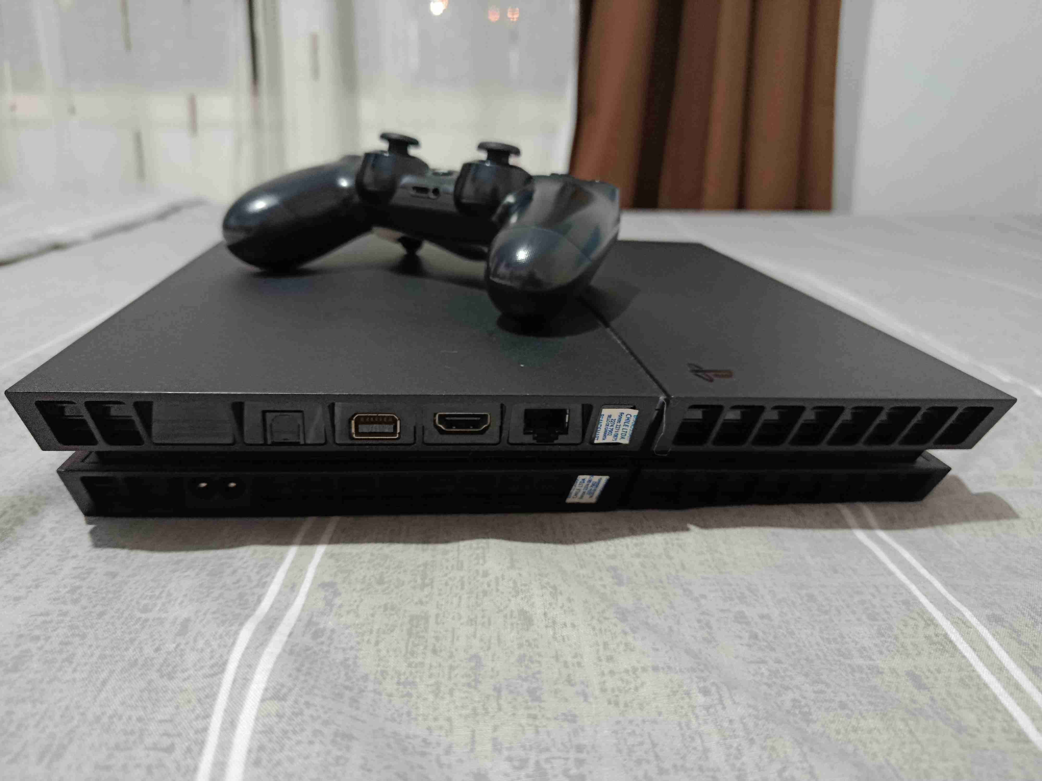 Consola PS4 con control - miniatura 4