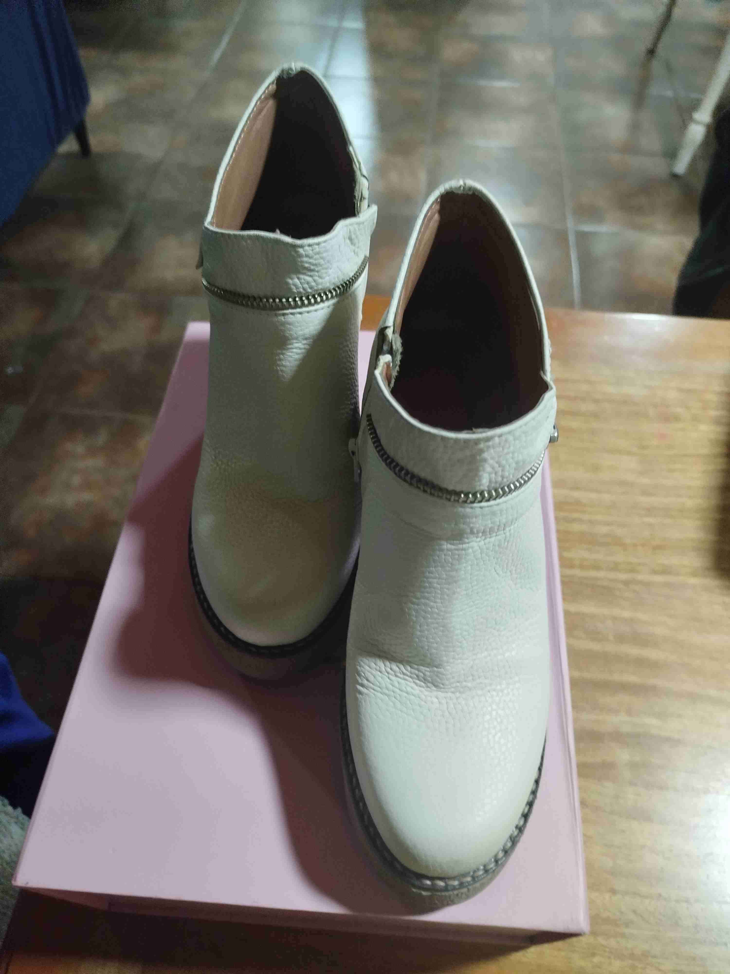 Botines de cuero beige con tacón - miniatura 2