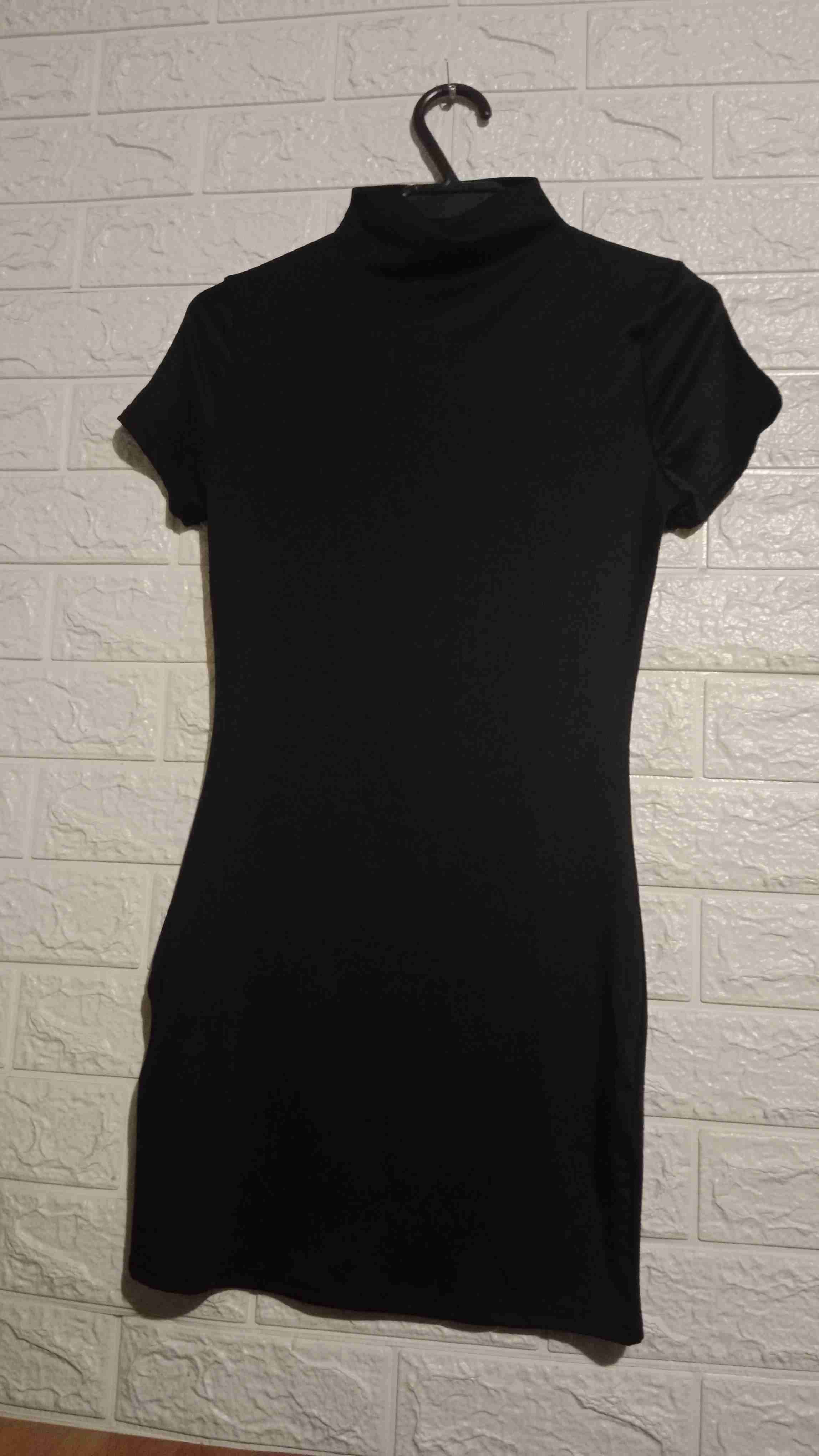 Vestido negro de cuello alto - 1