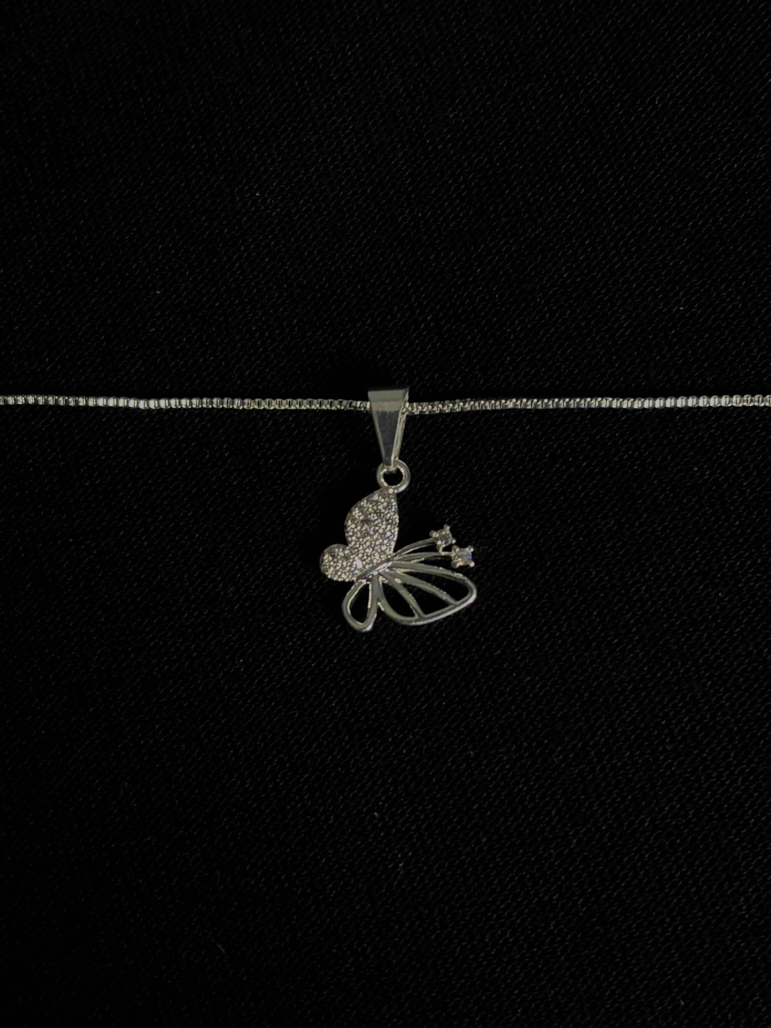 Collar de plata con dije de mariposa - miniatura 3