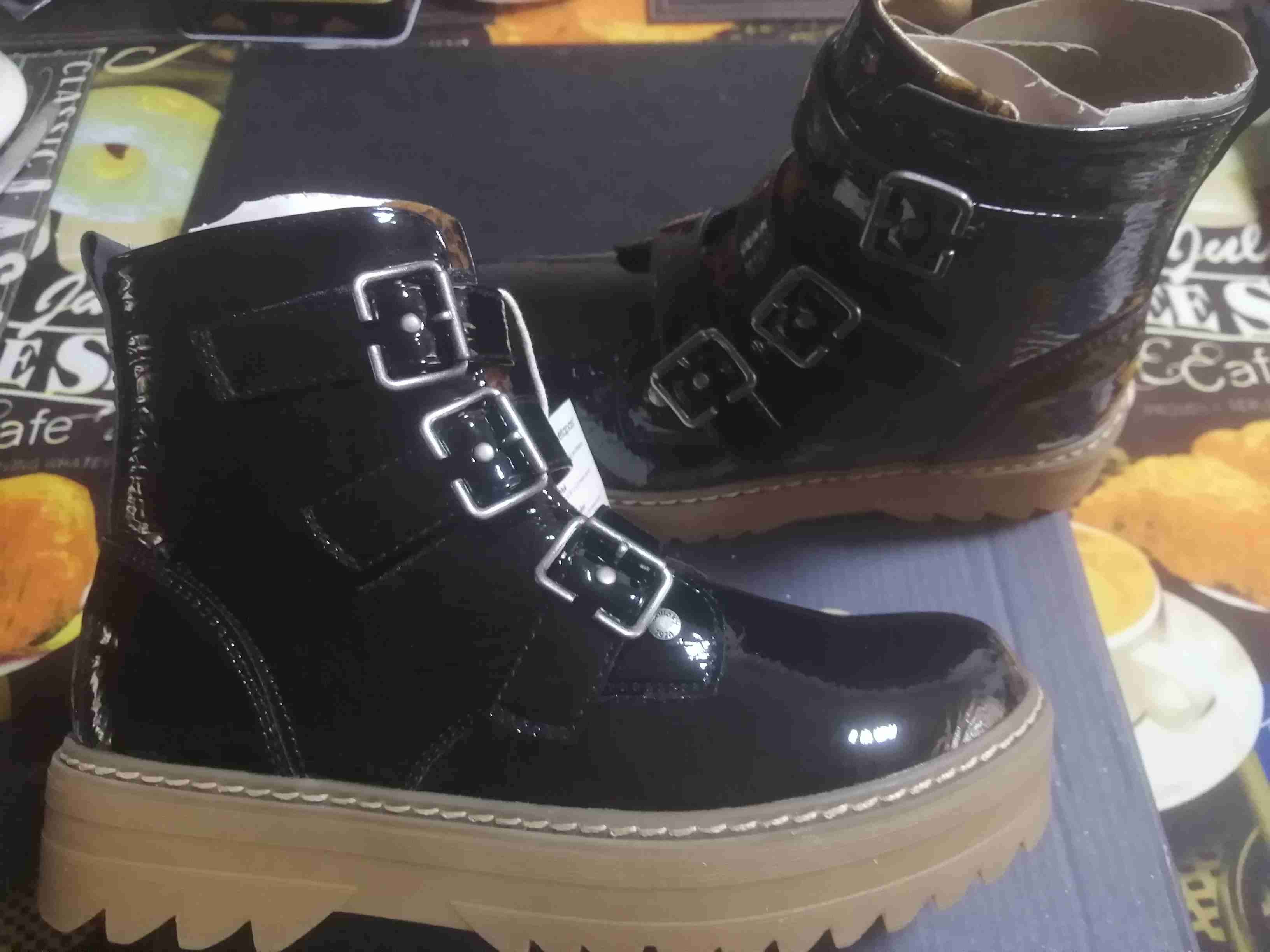 Botines negros con hebillas - 2