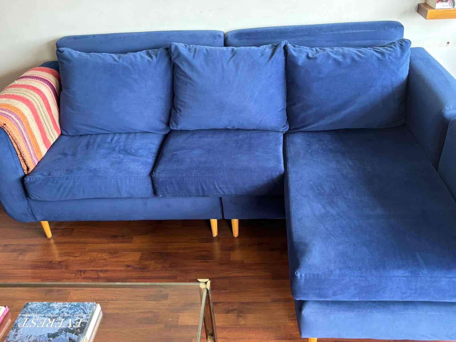 Sofá seccional azul - miniatura 1