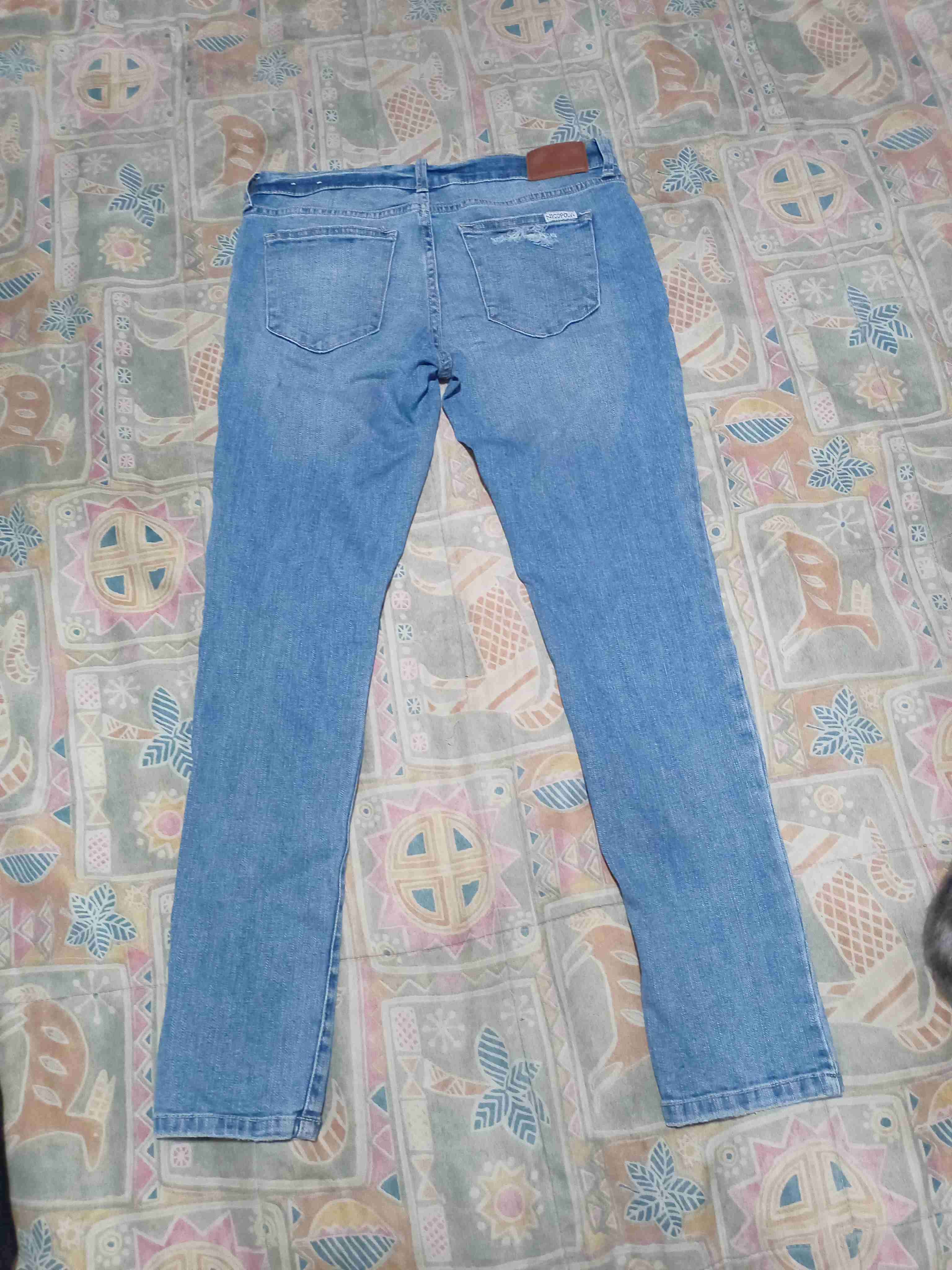 Jeans celestes rasgados - miniatura 2