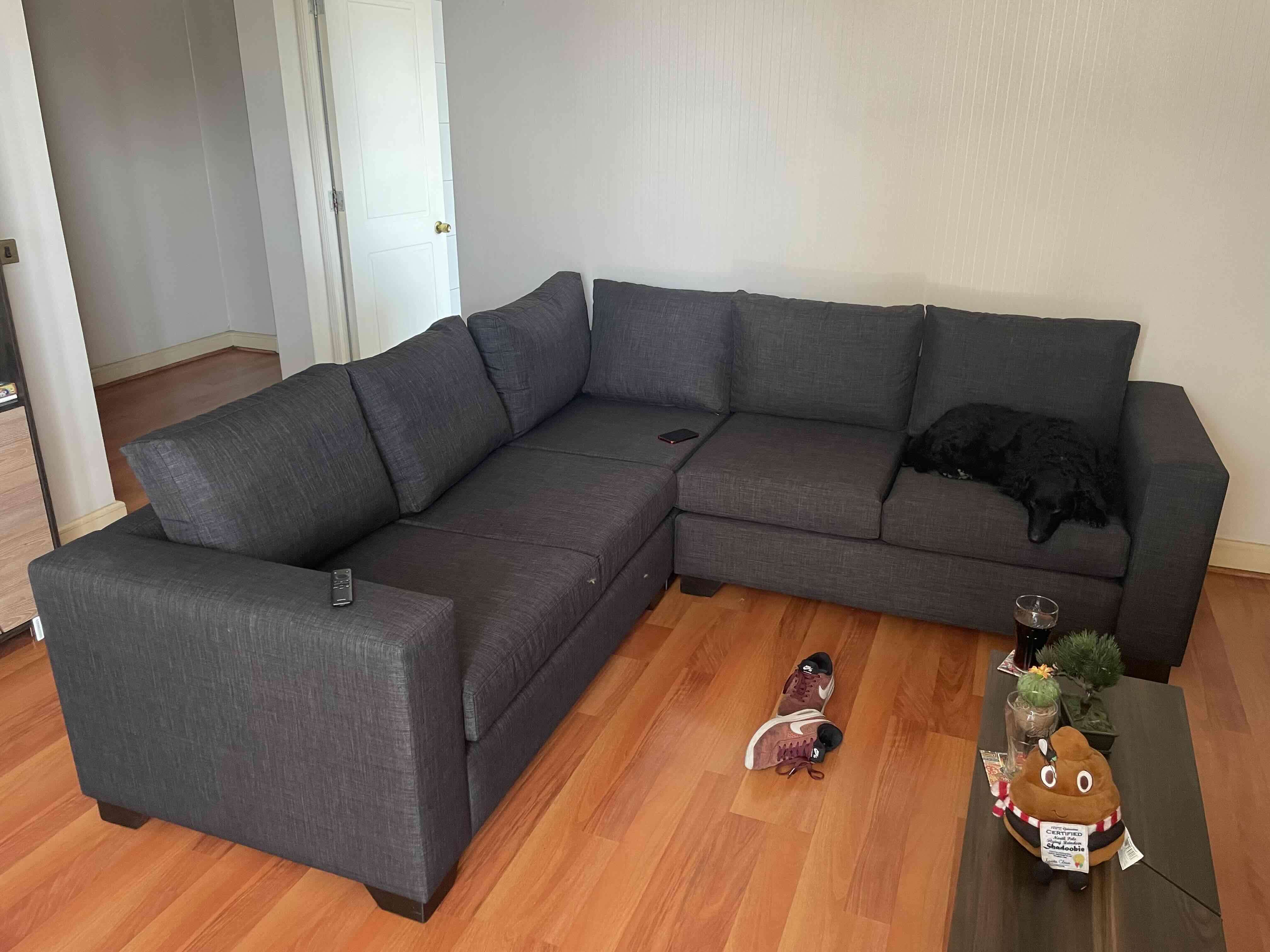 Sofá esquinero gris oscuro - 1