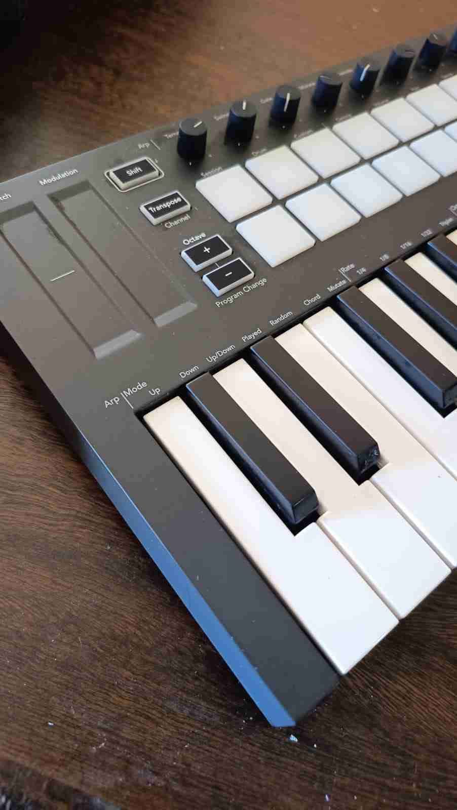 Controlador MIDI Launchkey Mini - miniatura 2