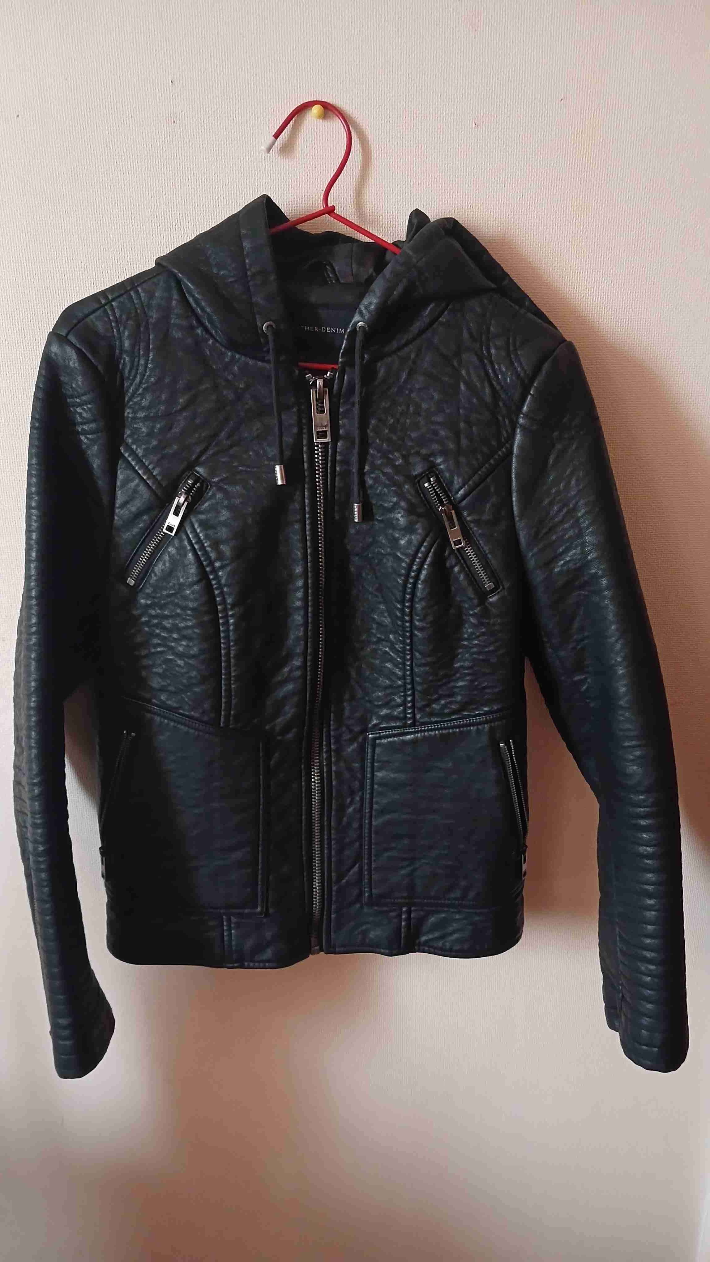 Chaqueta negra de cuero sintético - miniatura 4