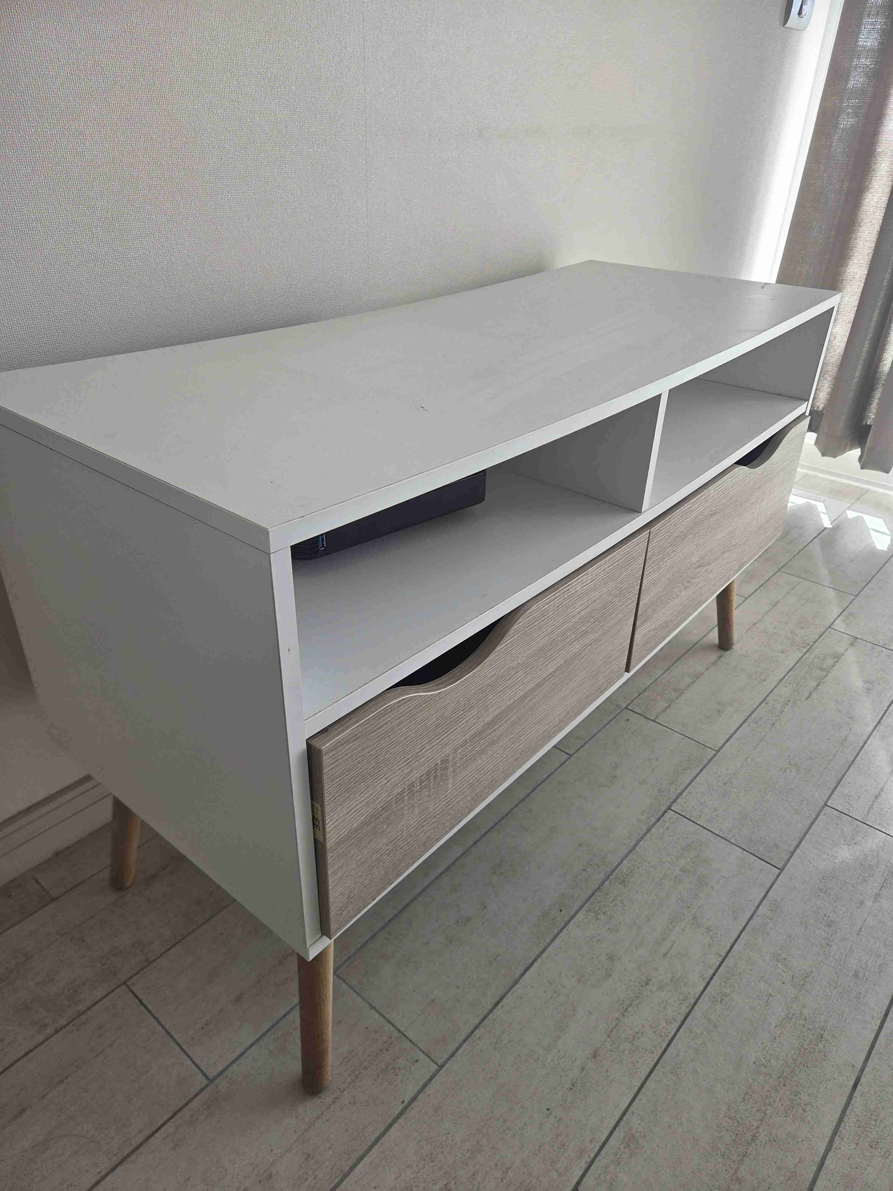 Mueble organizador blanco y madera - 1