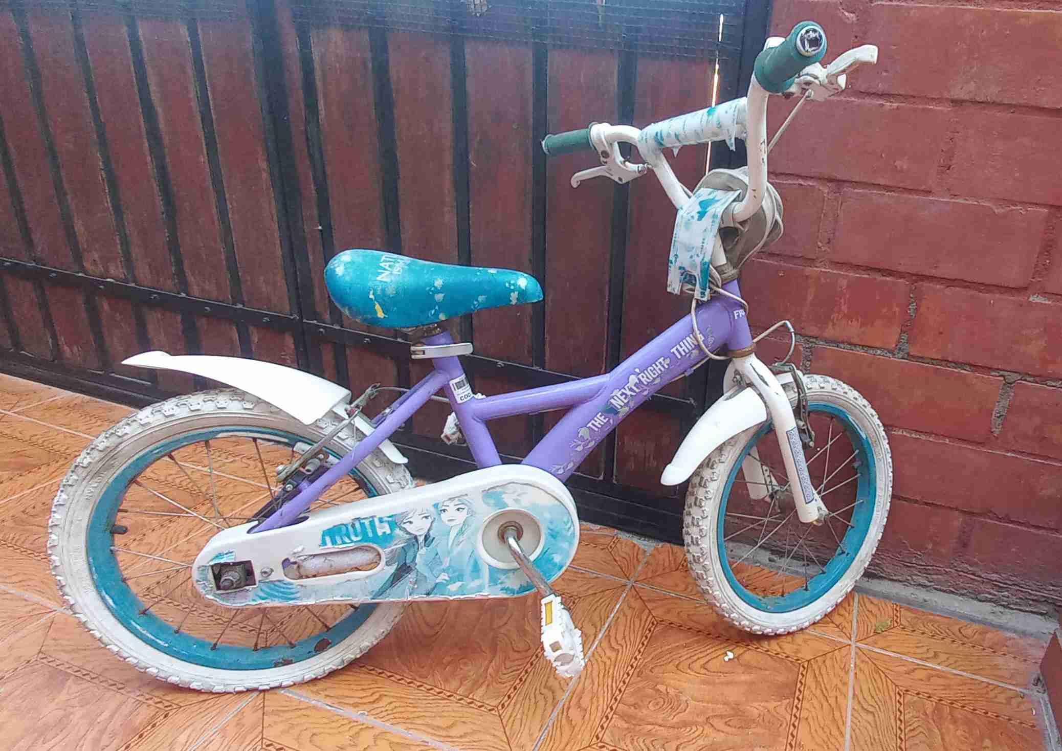 Bicicleta infantil morada con canasto - miniatura 3