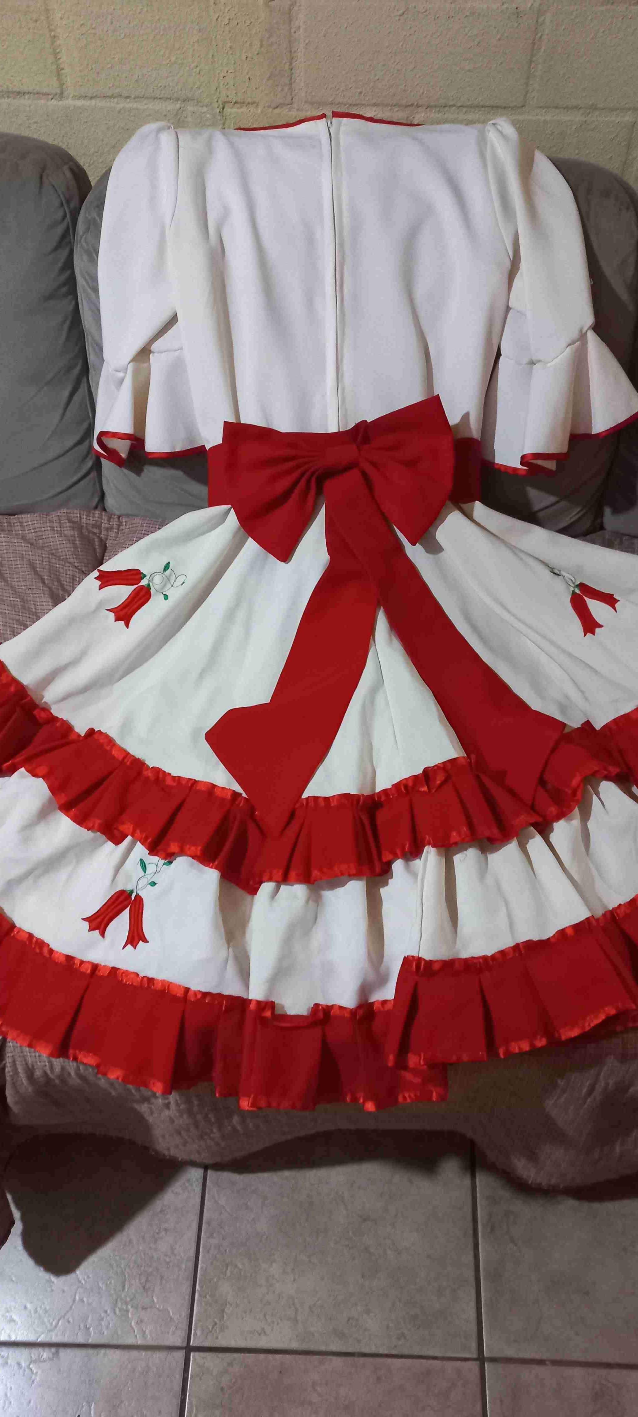 Vestido folclórico blanco y rojo - 2