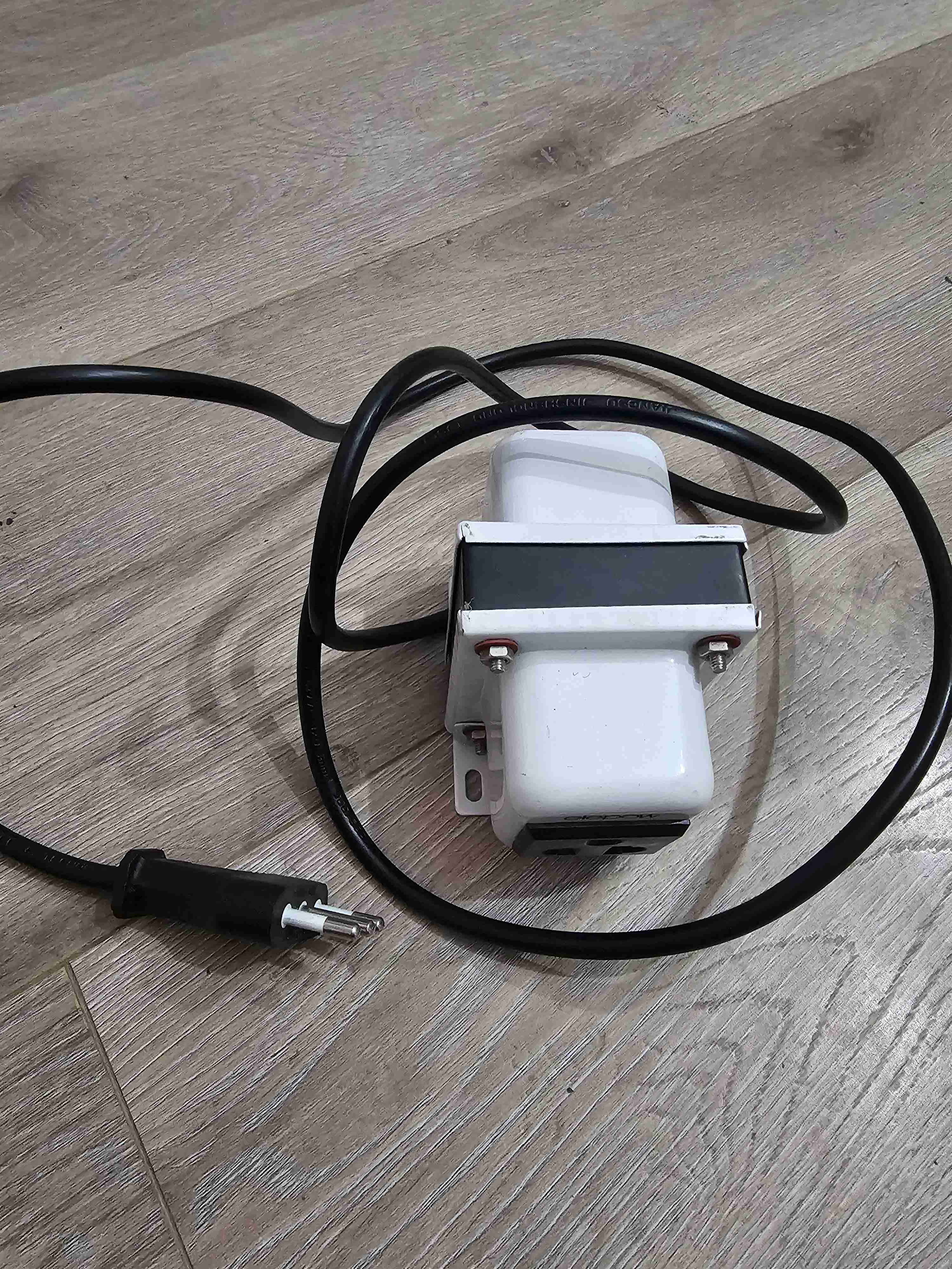 Transformador Elepow TC-100T 220v a 110V - miniatura 3