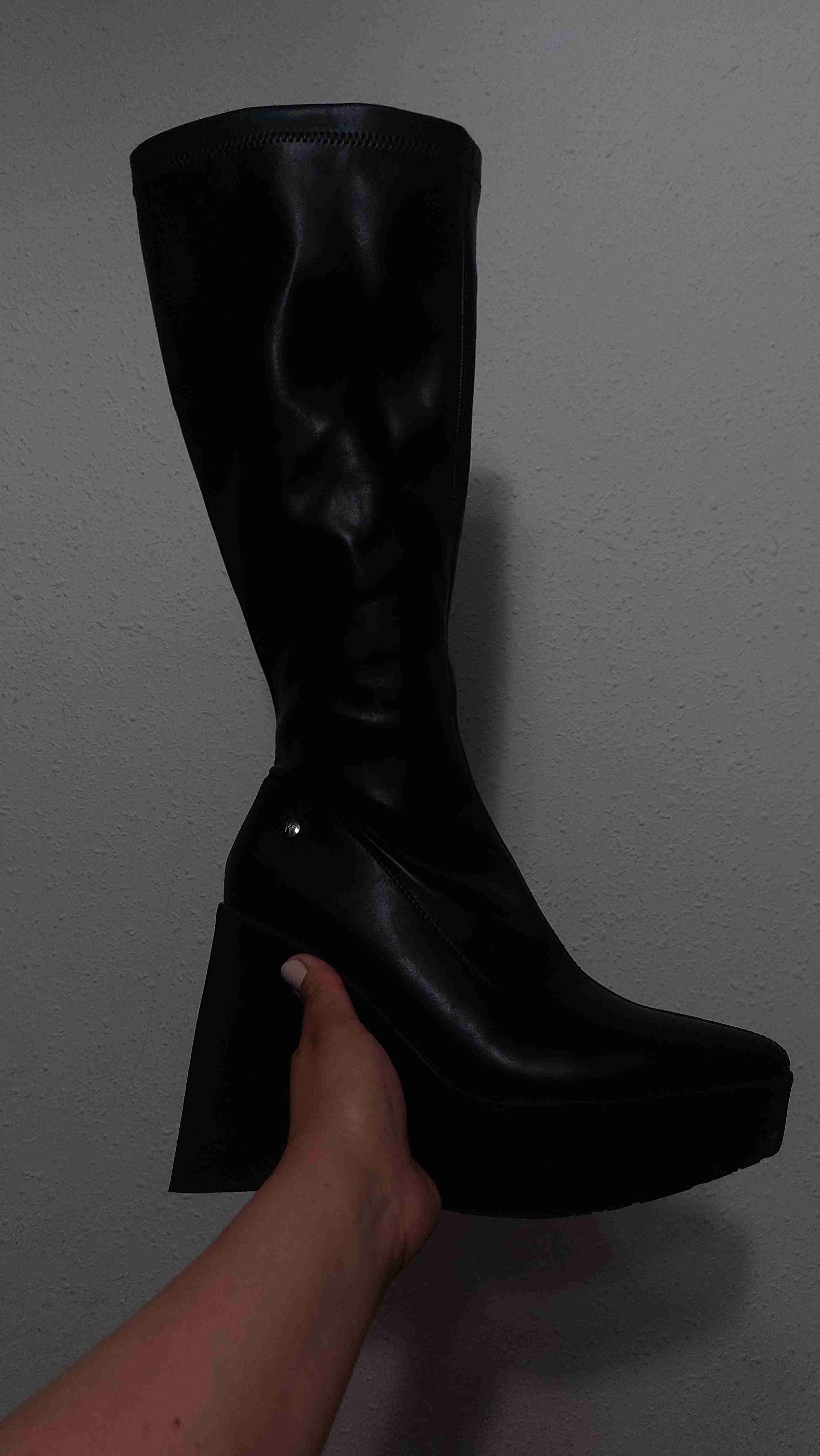 Botas altas negras con plataforma - miniatura 4