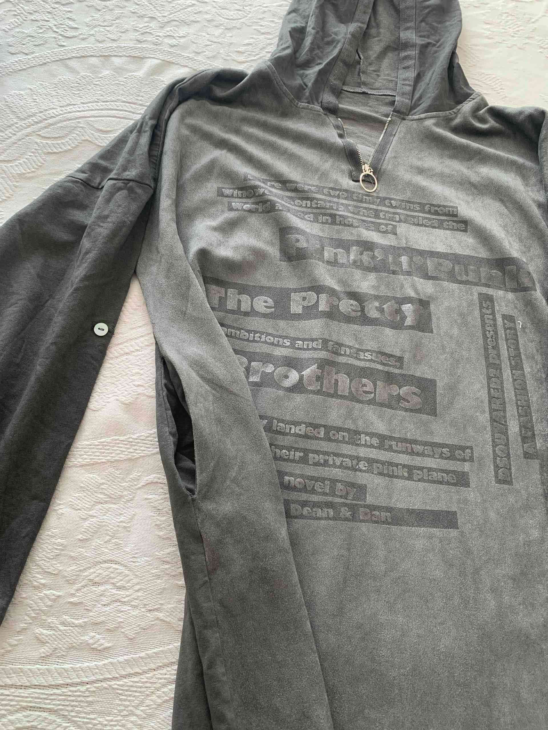 Vestido largo  gris con capucha y bolsillos - miniatura 2