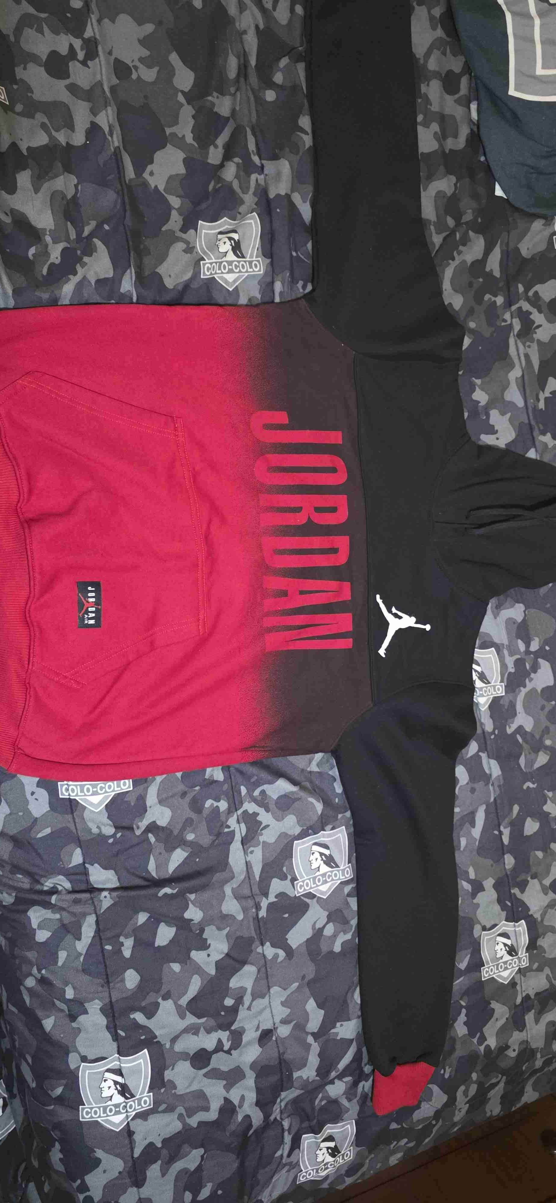 Buzo negro y rojo con logo jordan - miniatura 2