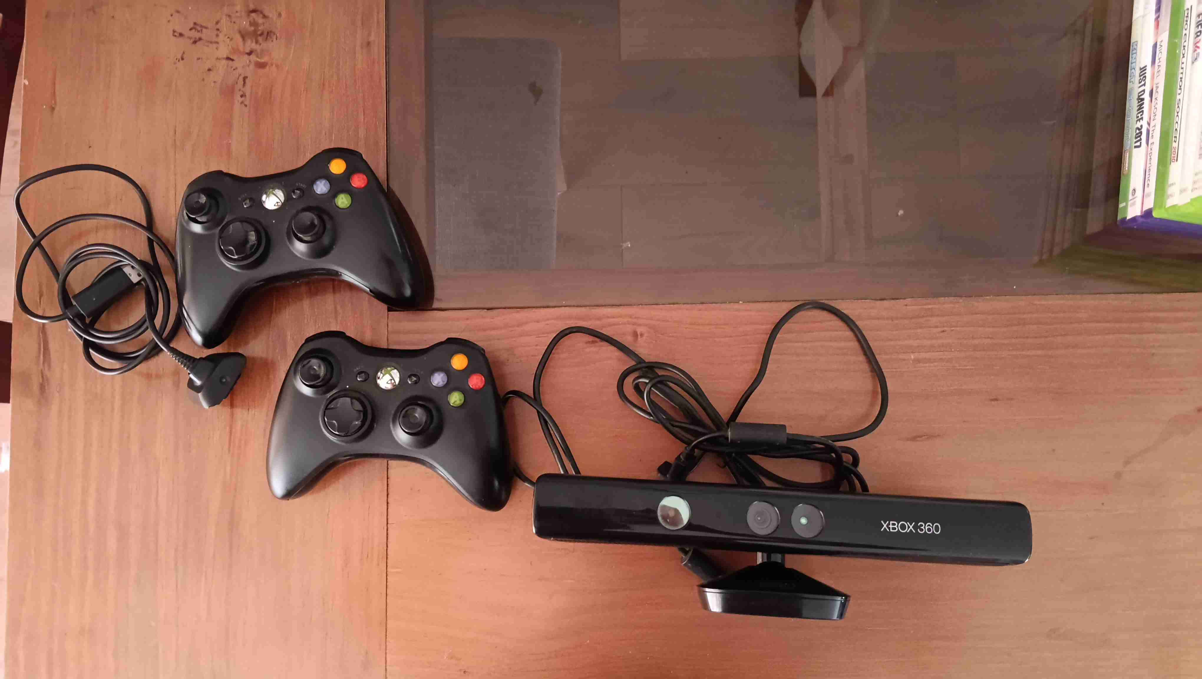 Consola Xbox 360 con controles - 2