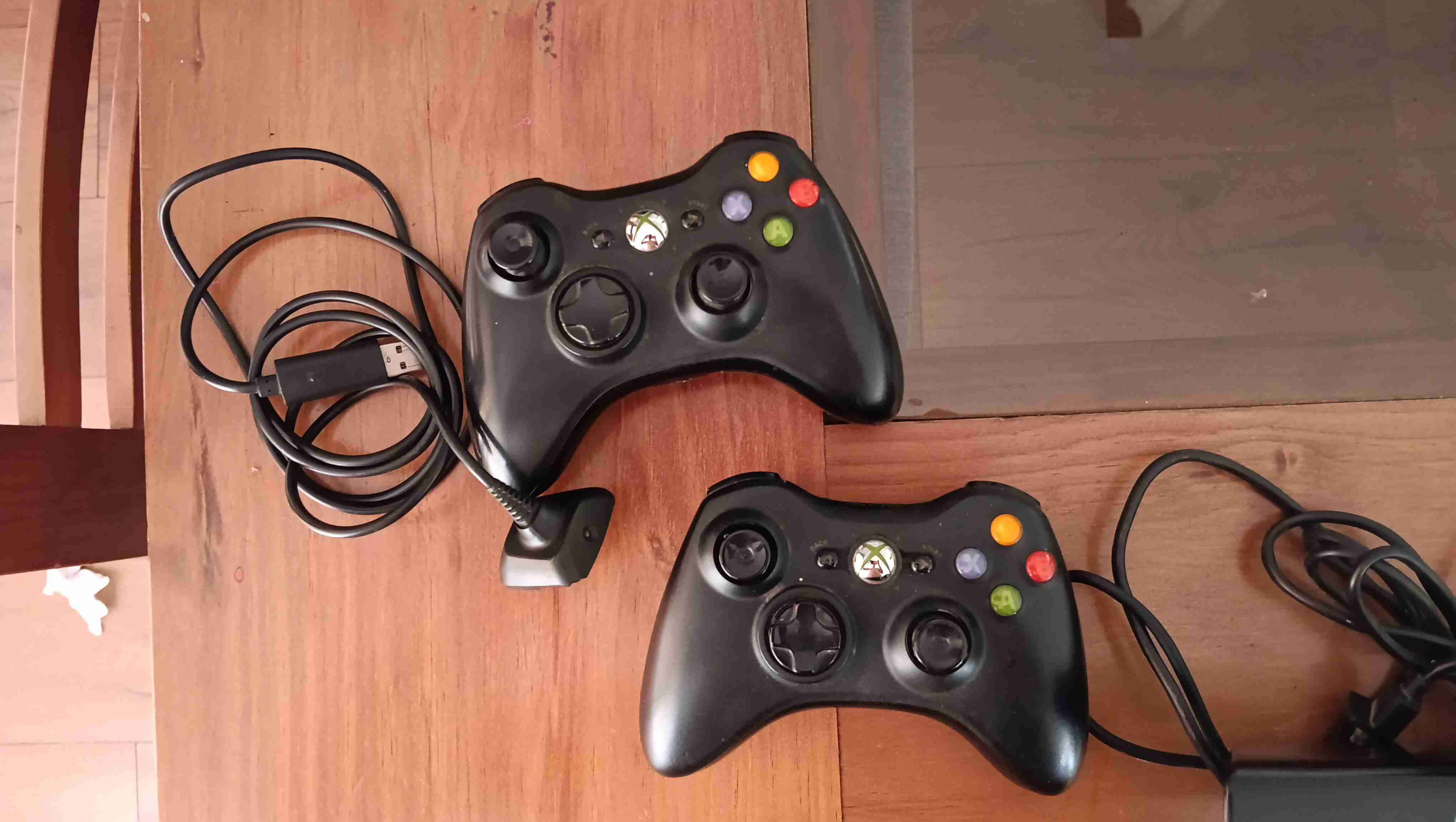 Consola Xbox 360 con controles - 4