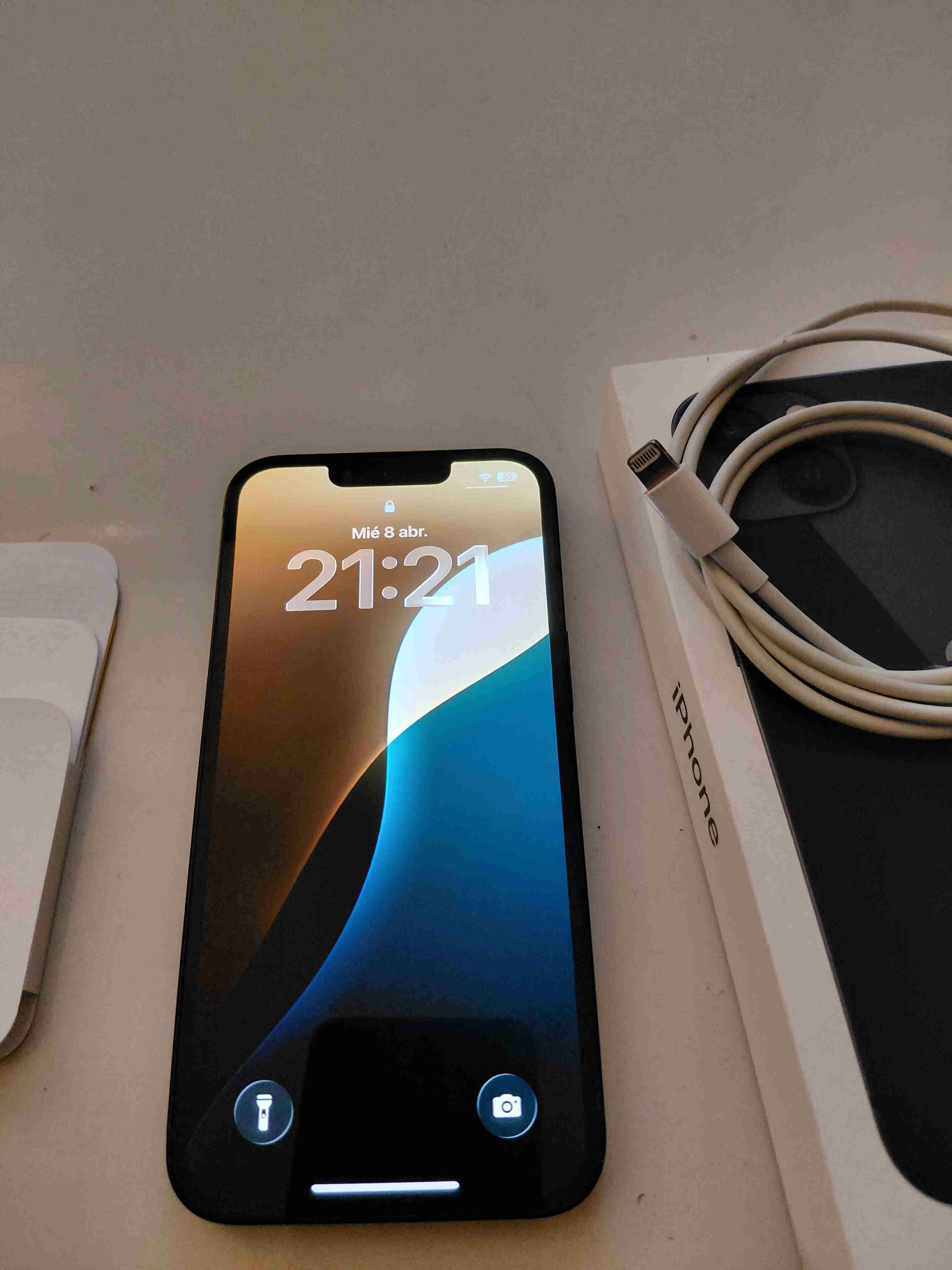iPhone13/ 128gb con caja y cable cargador - miniatura 1