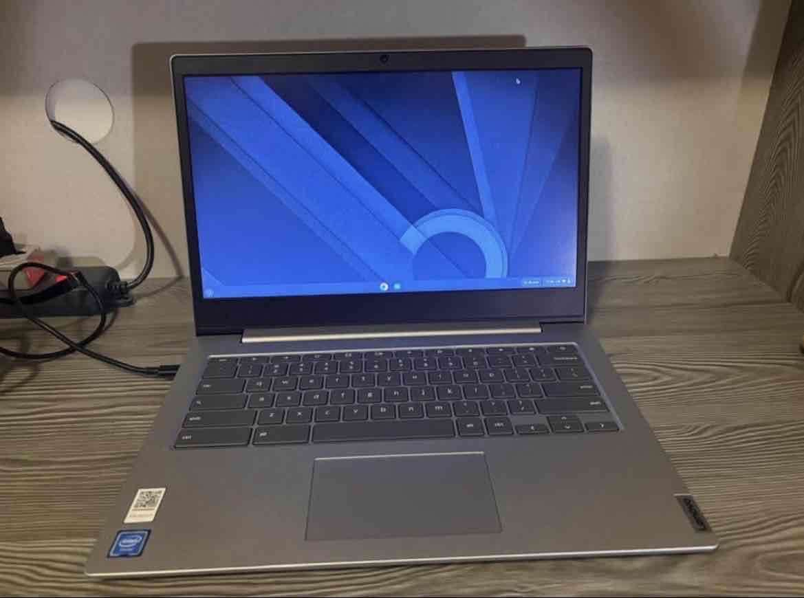 Laptop Lenovo gris - miniatura 1