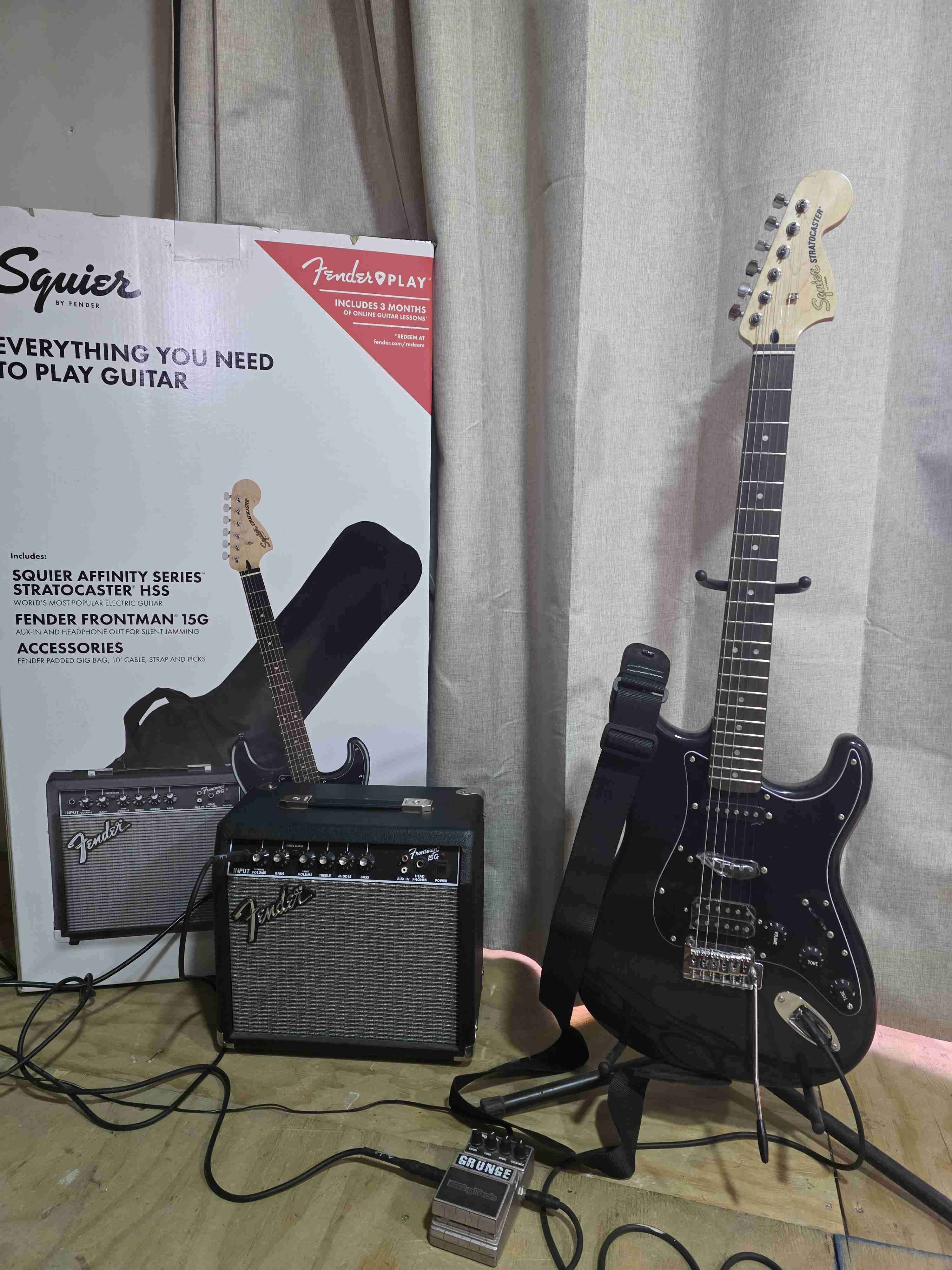Guitarra eléctrica Squier Stratocaster - miniatura 1