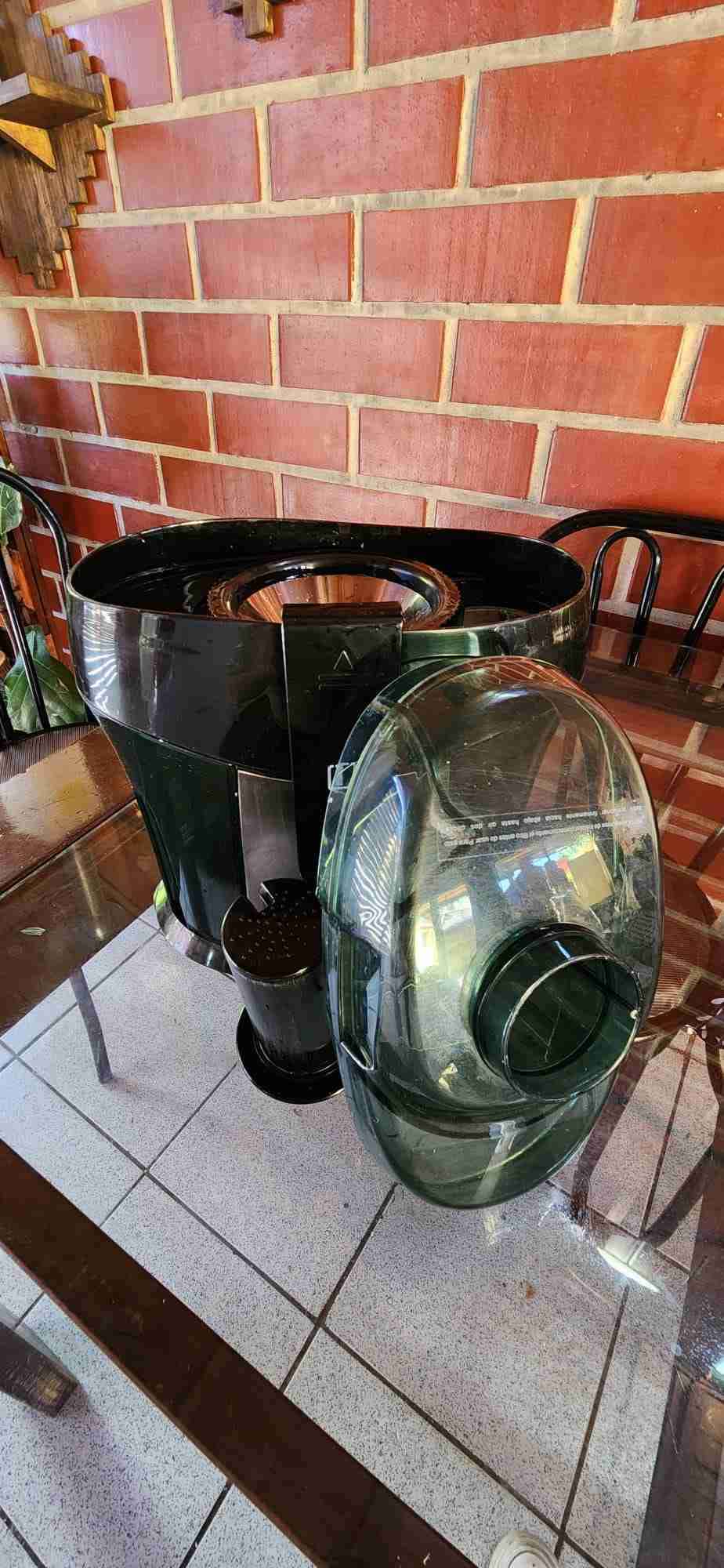 Extractor de jugos Thomas negro - 2