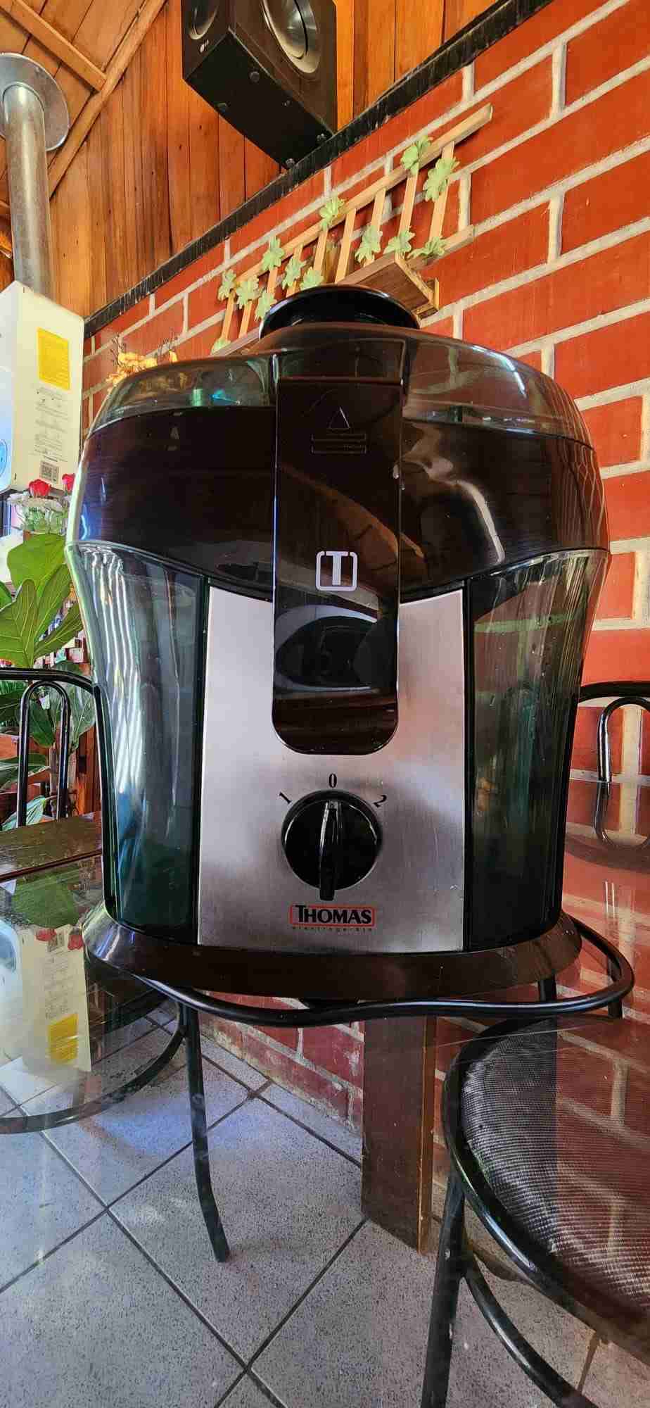 Extractor de jugos Thomas negro - 3