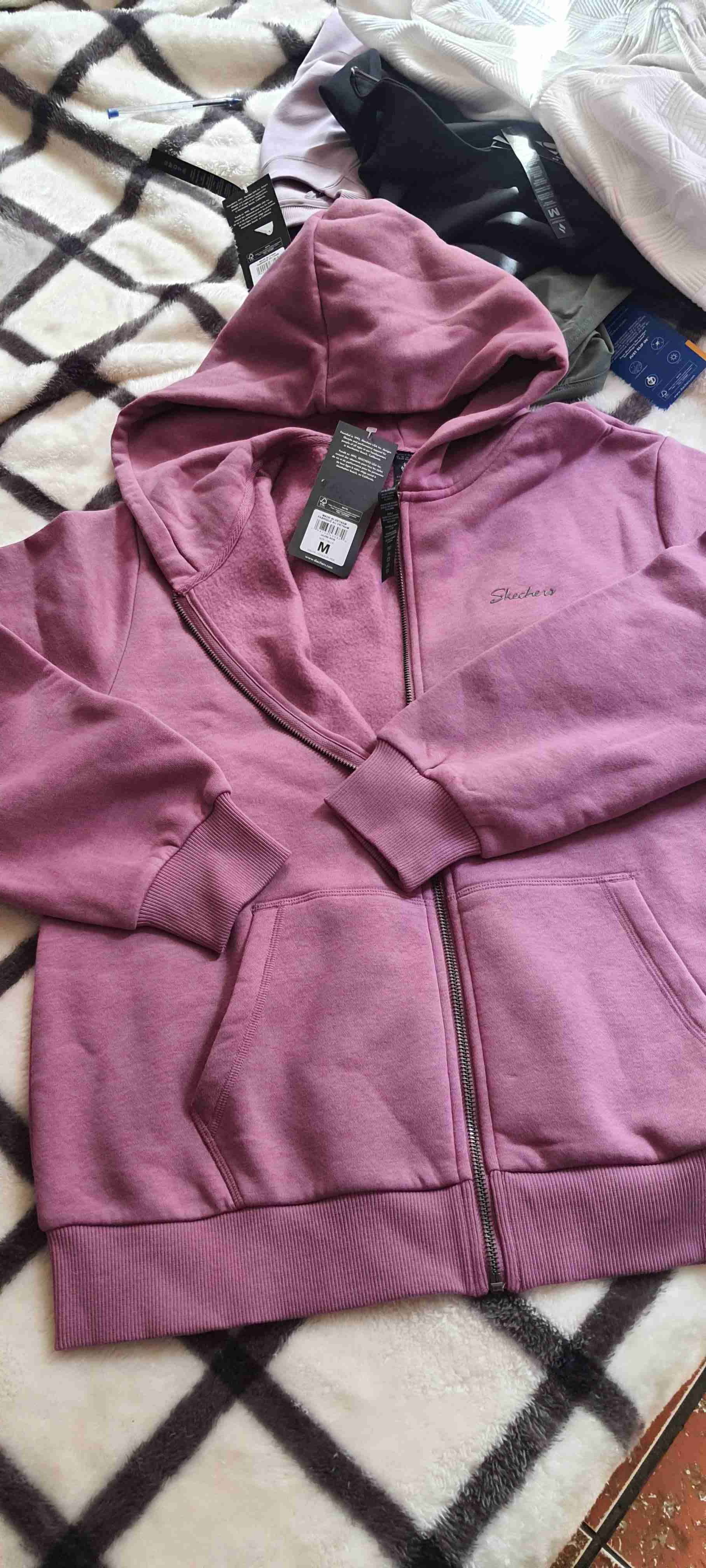 Polerón morado con capucha Skechers