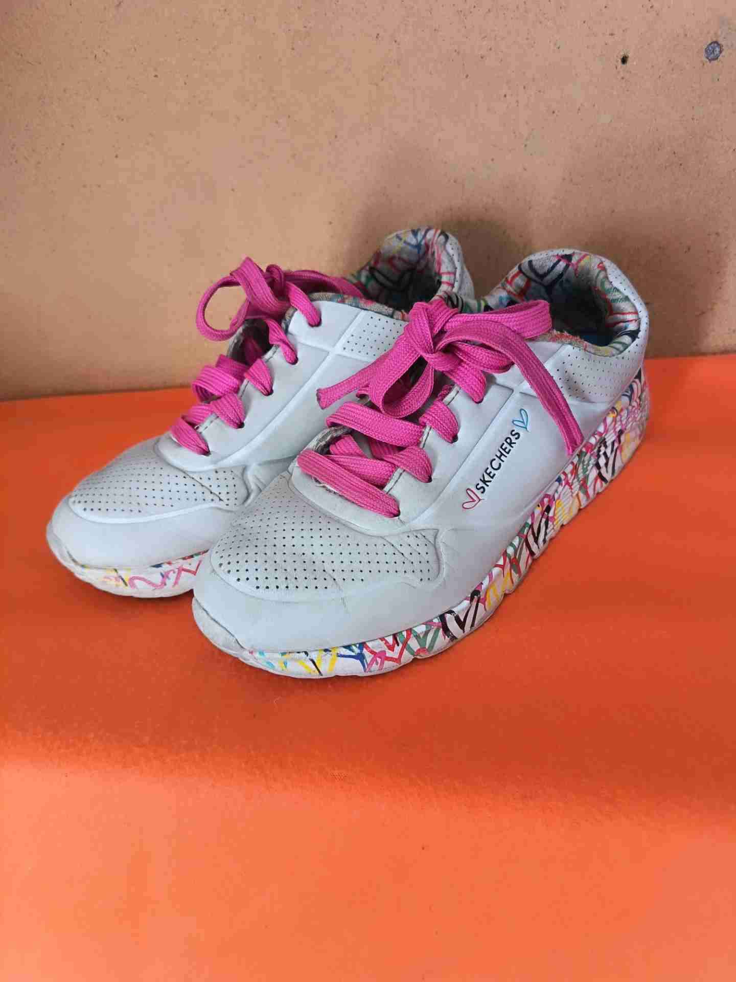 Zapatillas deportivas blancas y rosas - 2
