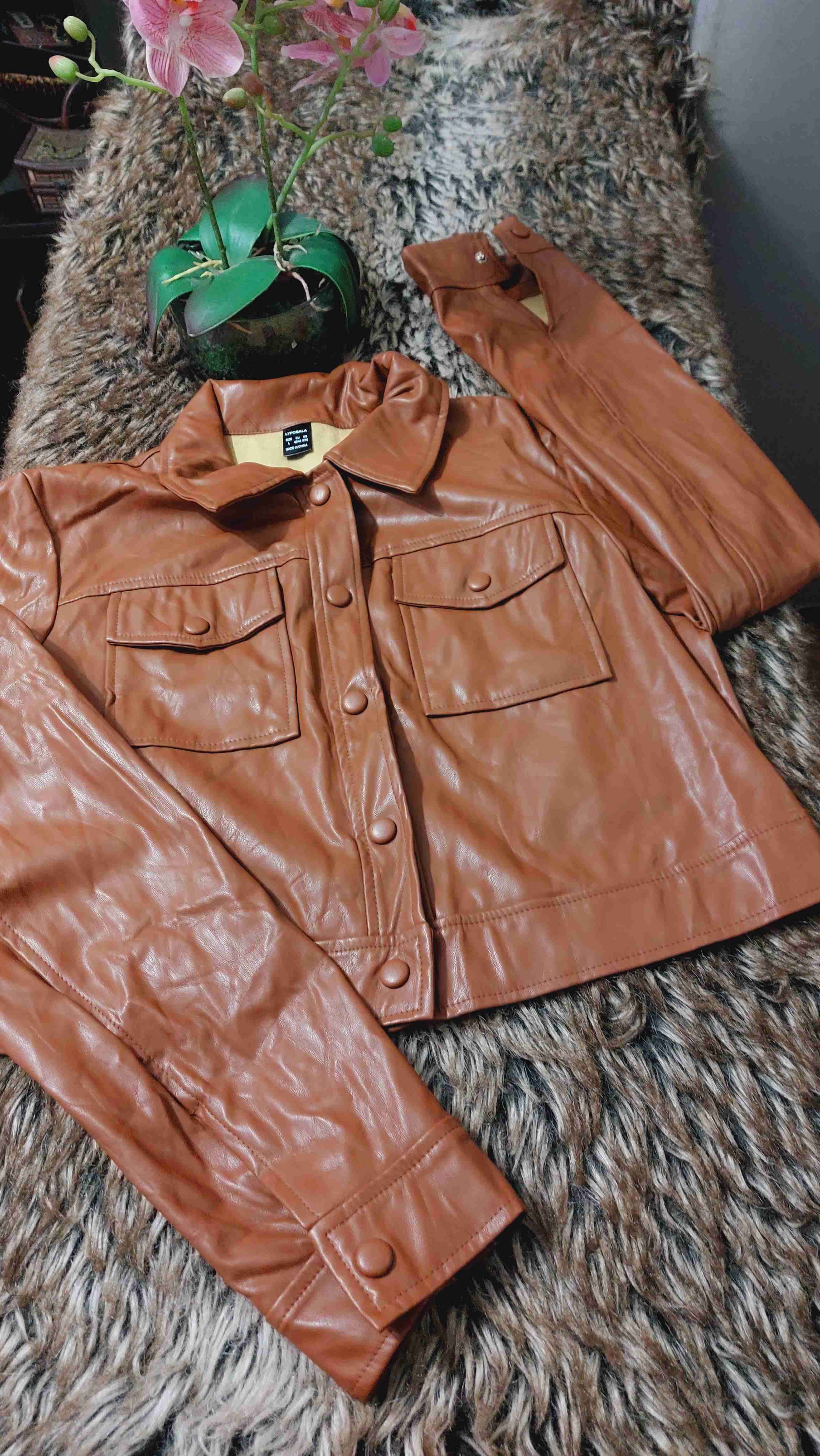 Chaqueta corta de cuero café - miniatura 2