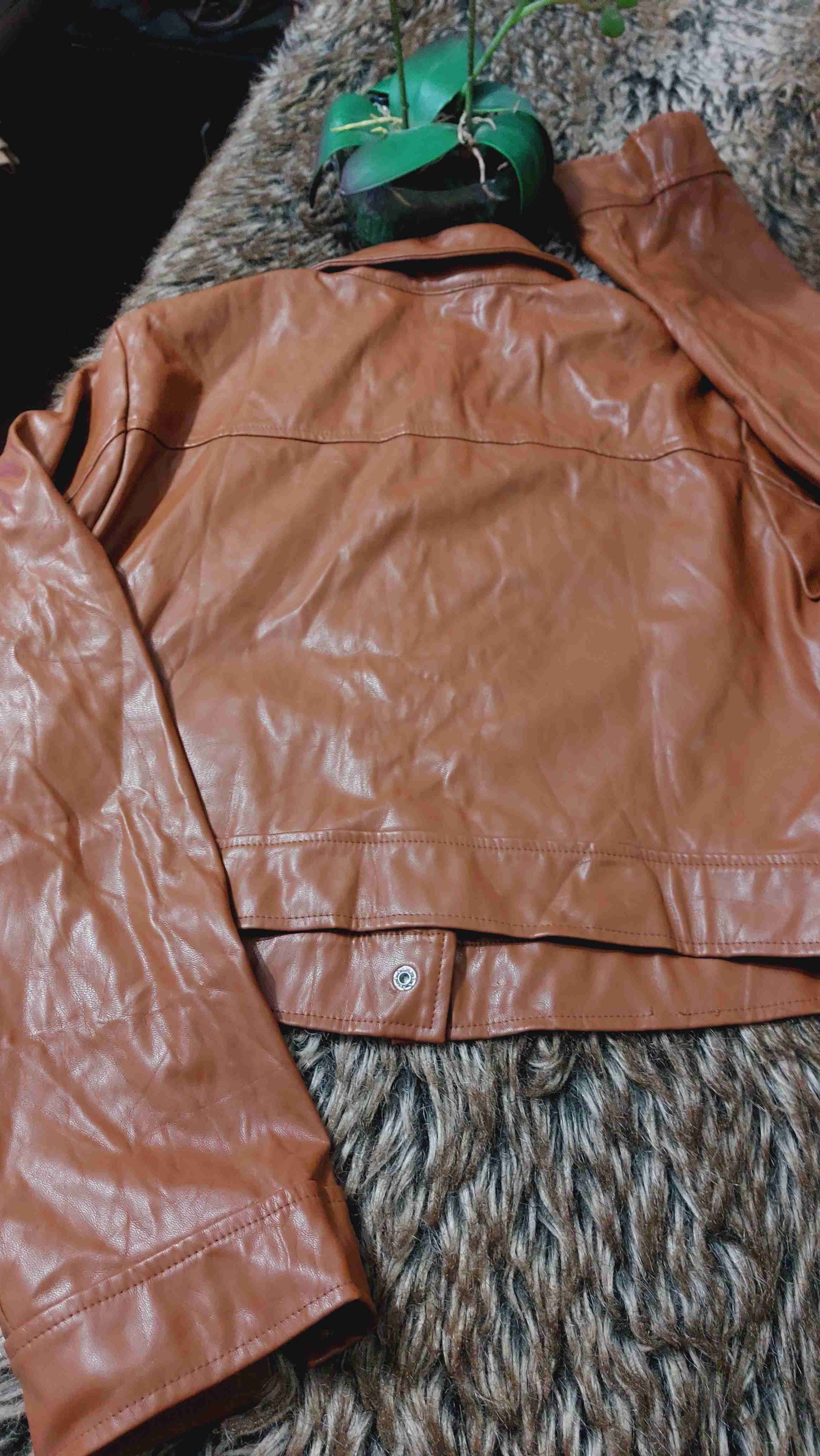 Chaqueta corta de cuero café - miniatura 3