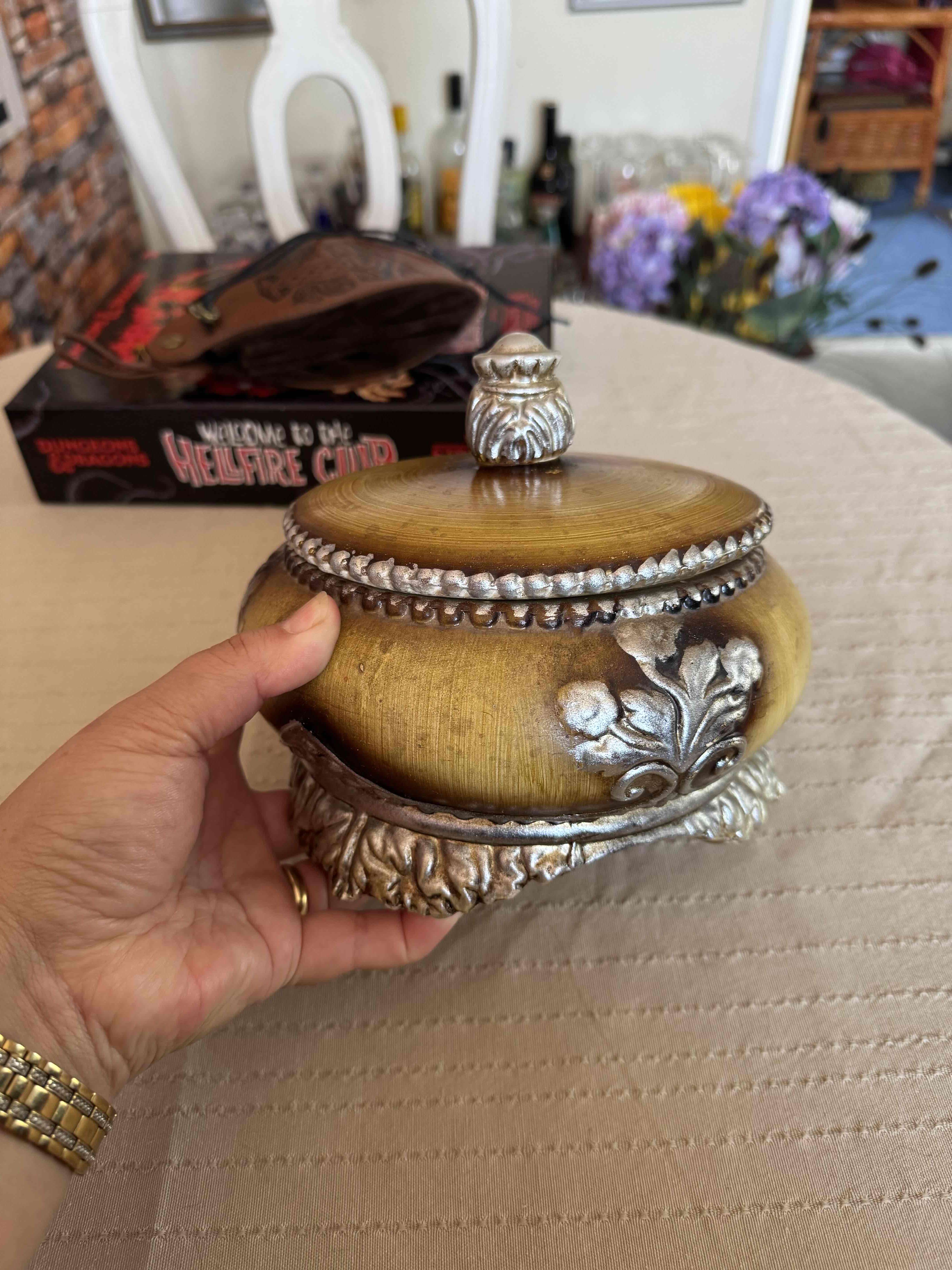 Bombonera decorativa de cerámica pintada - miniatura 2