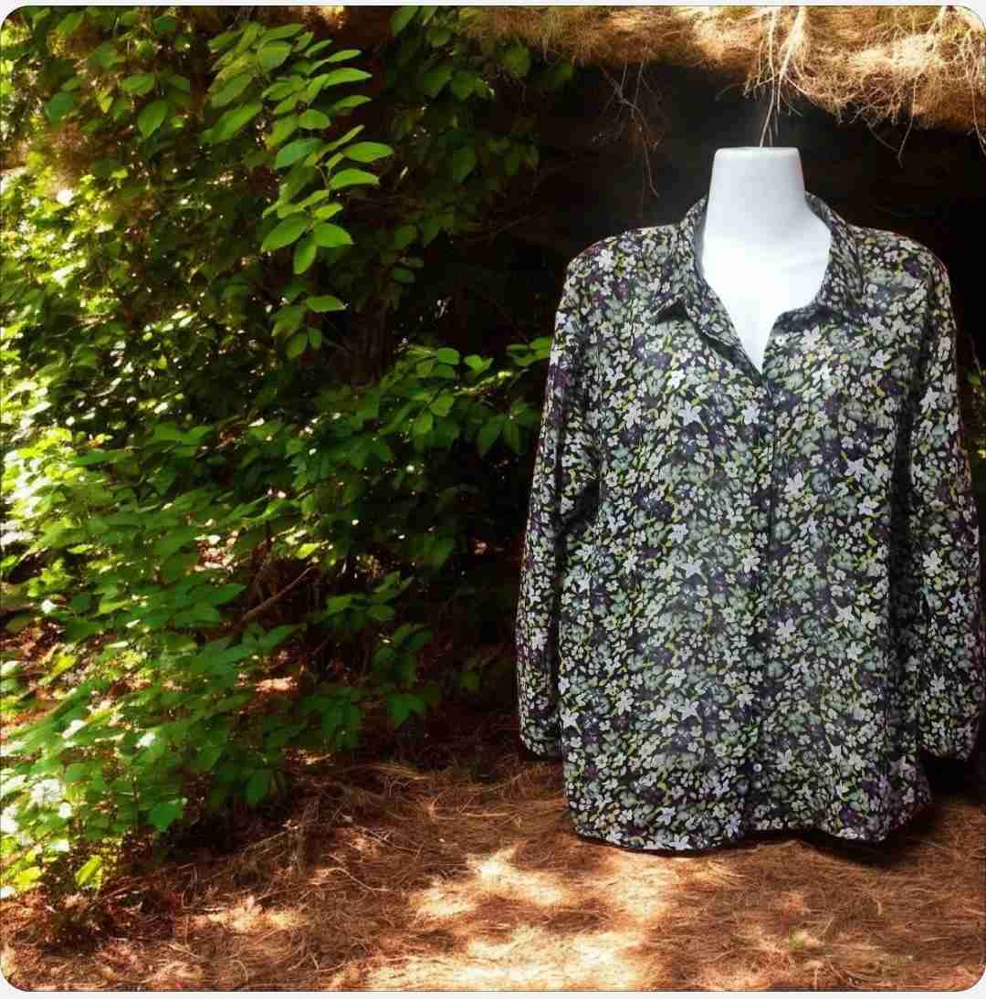 Suéter verde con volantes - miniatura 2