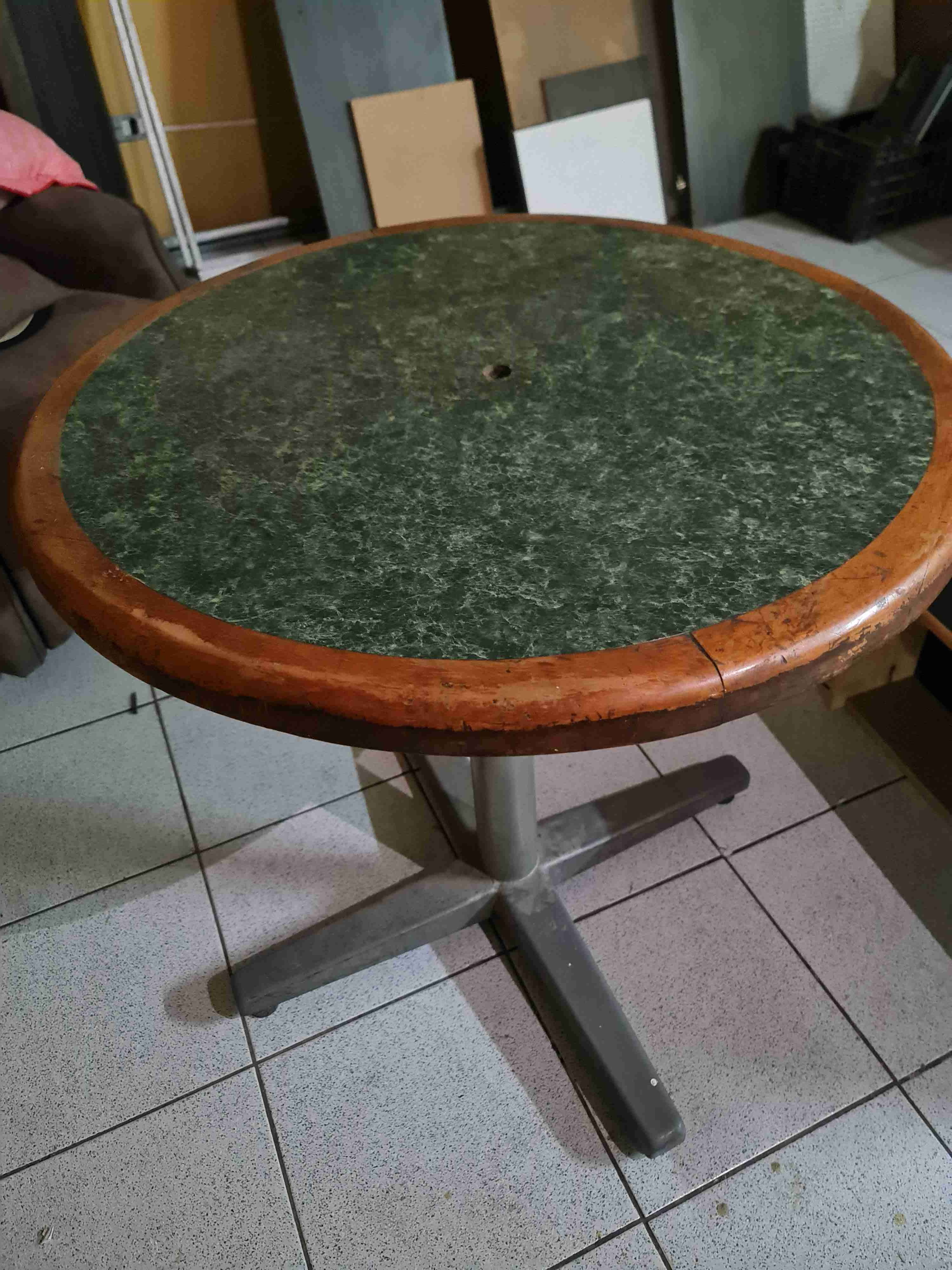 Mesa redonda café verde