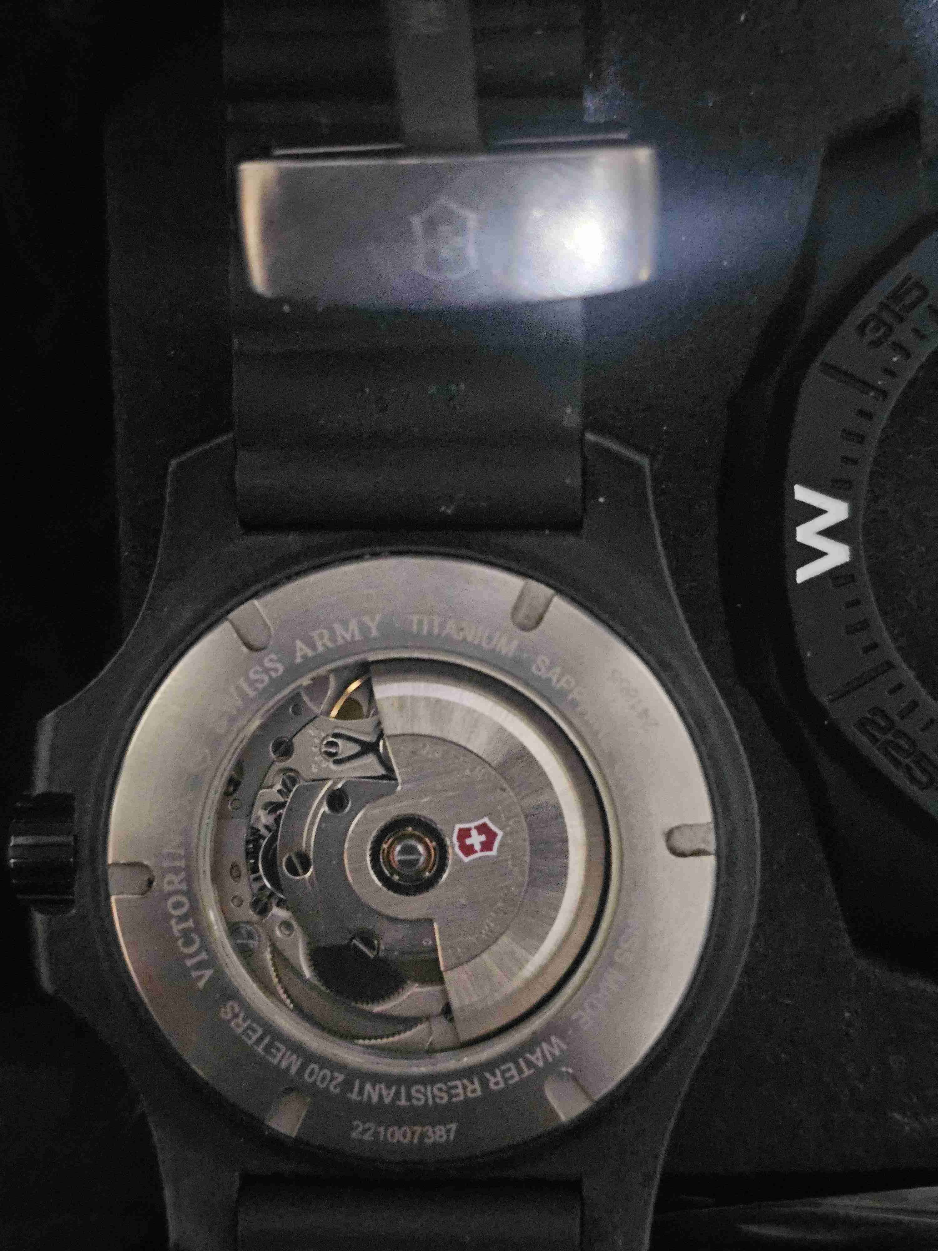 Reloj Victorinox automático inox carbon - miniatura 3