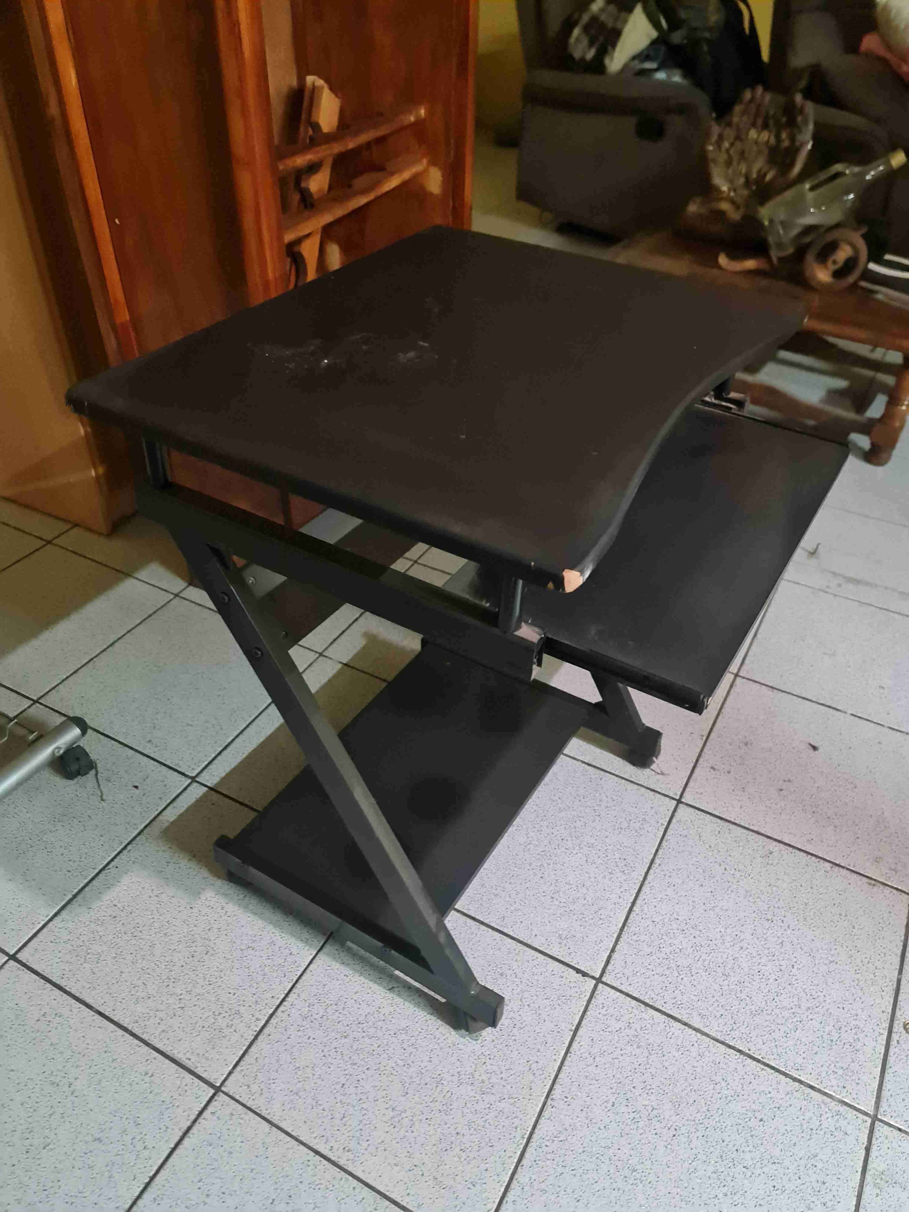 Escritorio pequeño para computadora