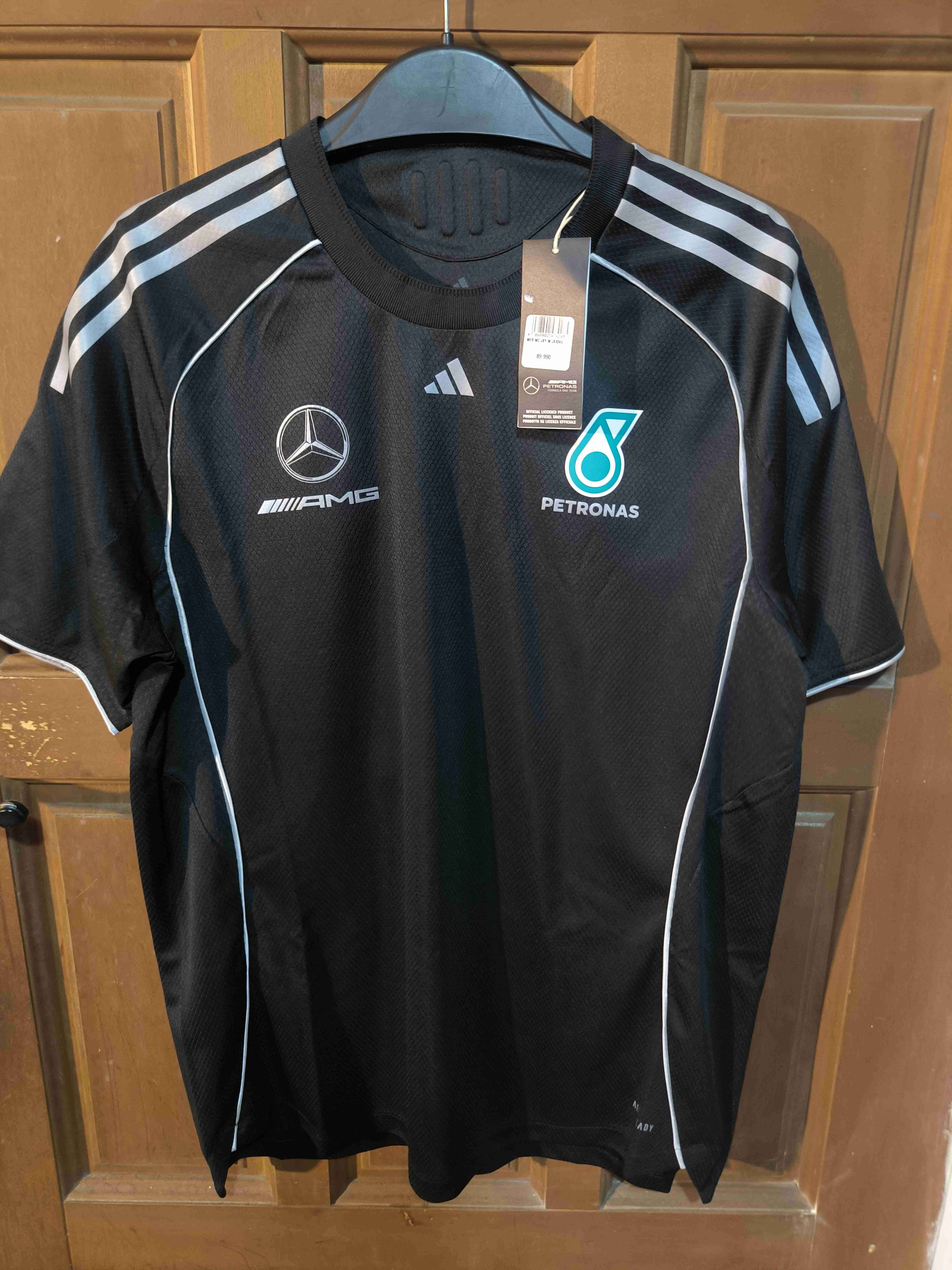 Polera negra Mercedes AMG Petronas - miniatura 1